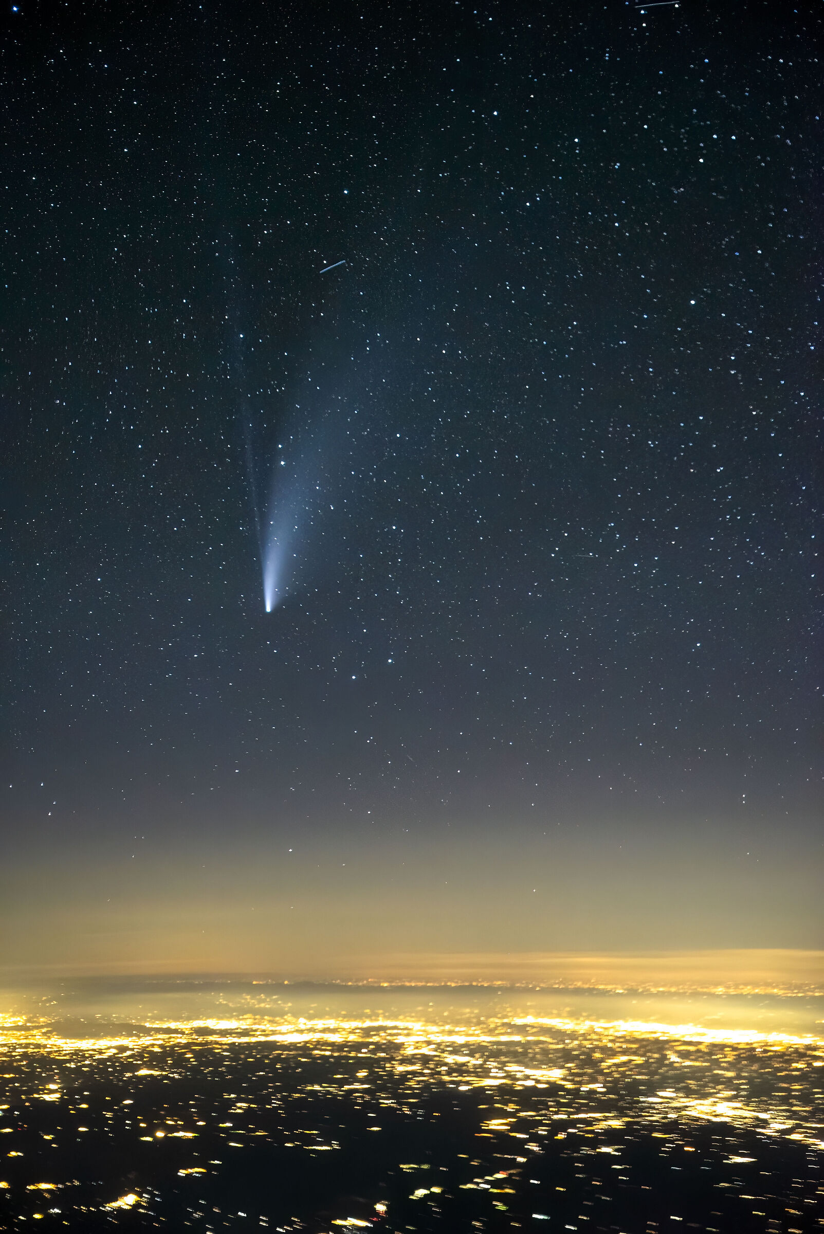 Cometa Neowise sopra alla bassa Pianura Padana...