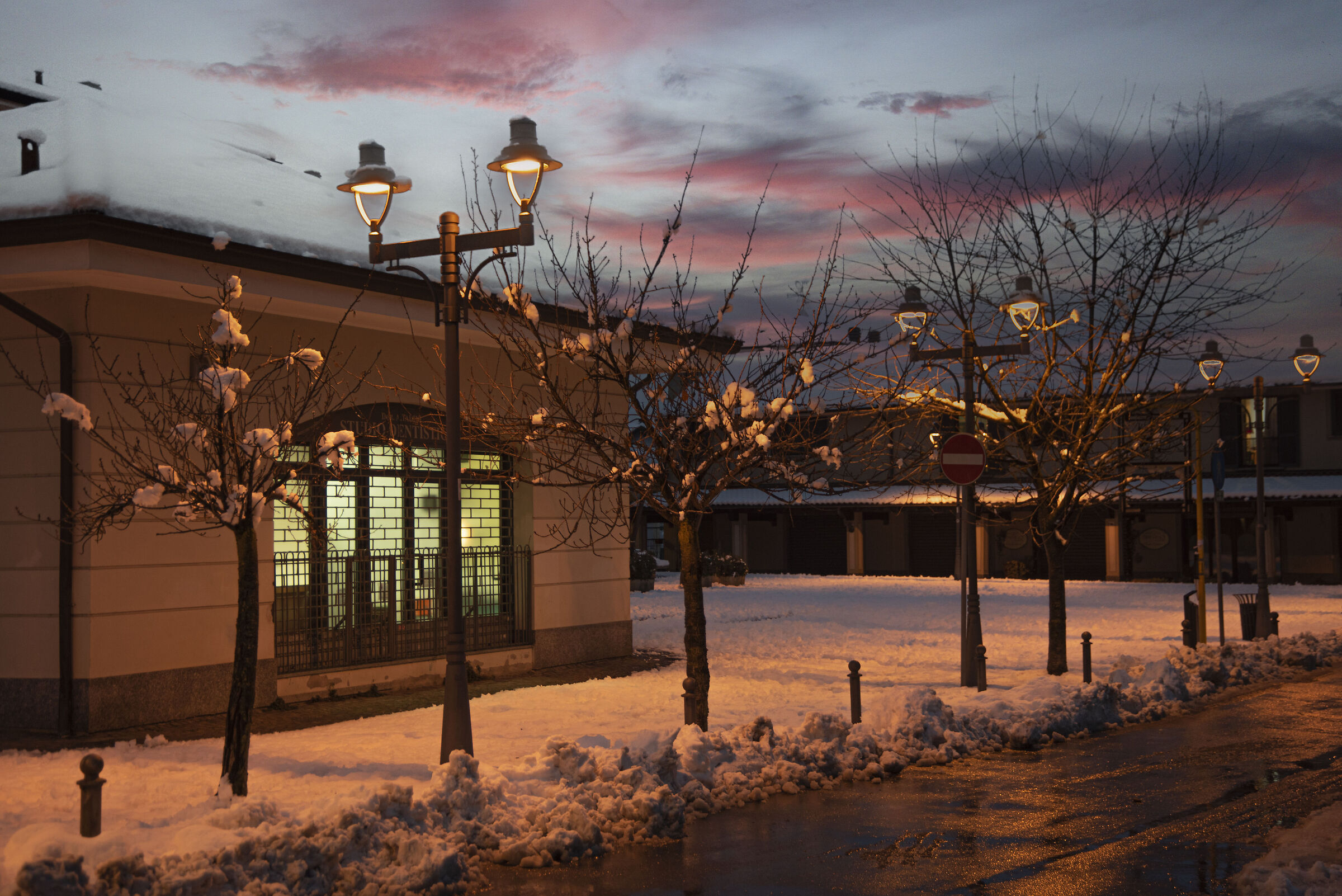Square and snow...