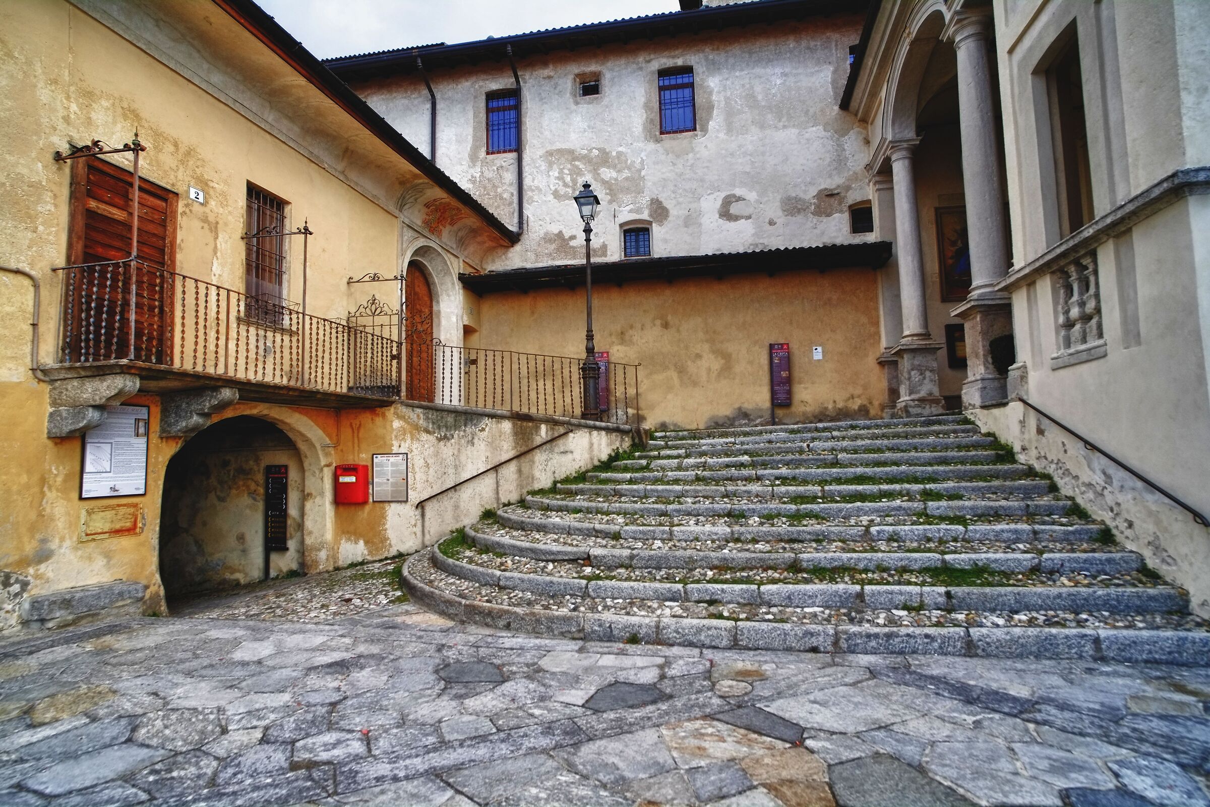 Borgo di Santa Maria al monte . Sacromonte varese...