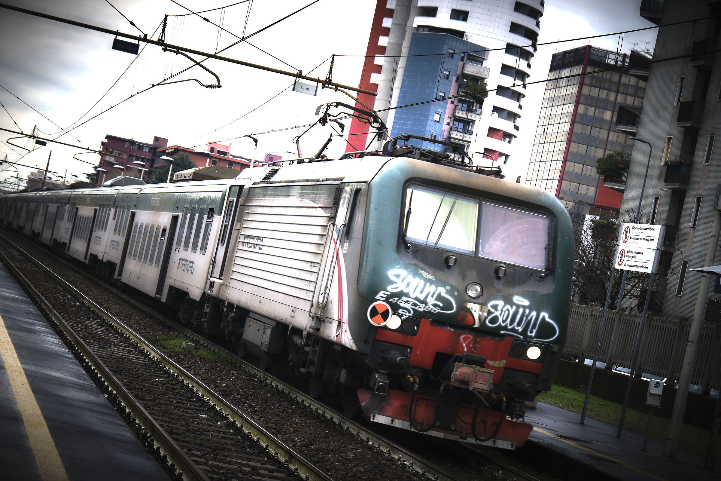 Trains never stop admiring them...