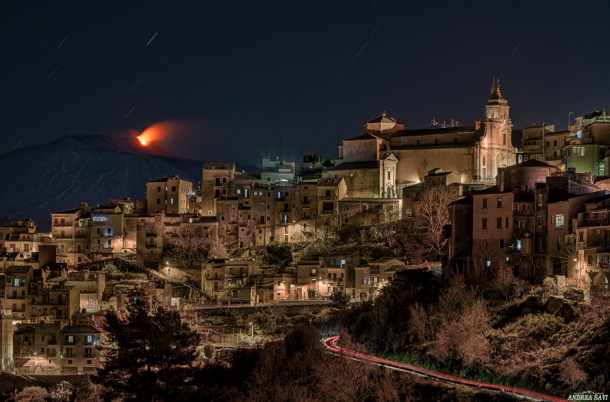 Centuripe (en) - Notturna con Etna in eruzione...