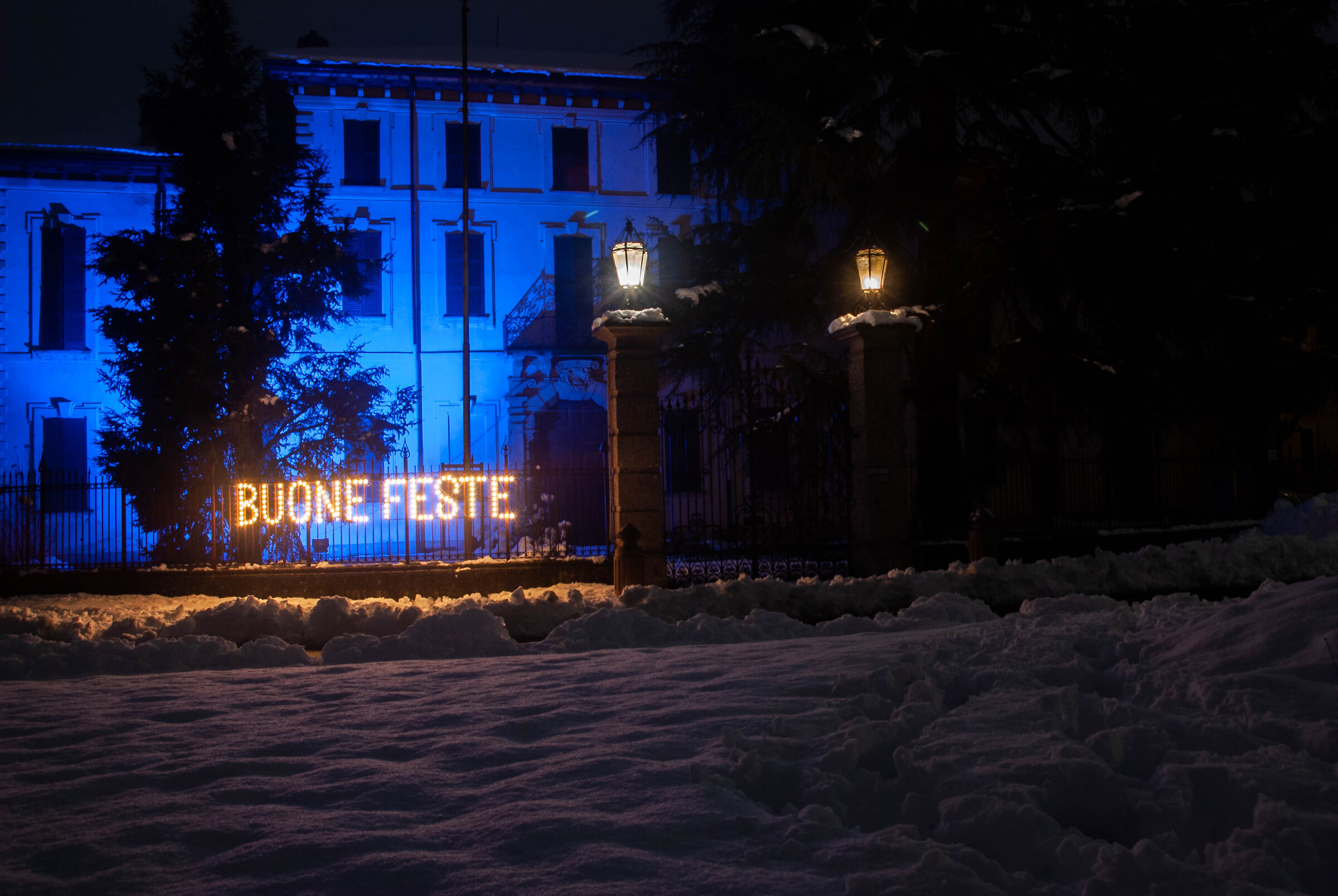 Villa banfi di Carnate illuminated for the holidays...