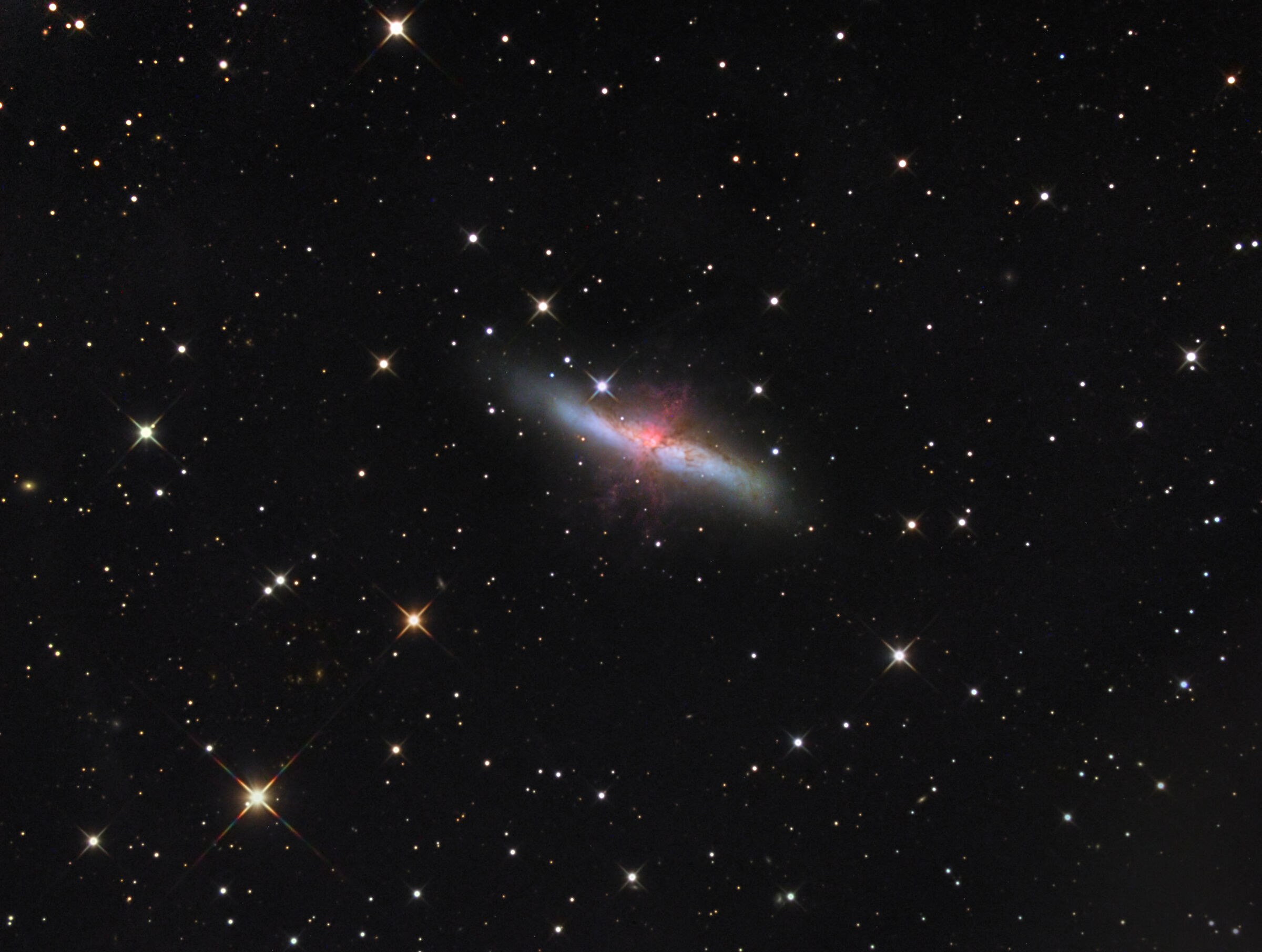 Galassia Sigaro nota anche come M 82 o NGC 3034...