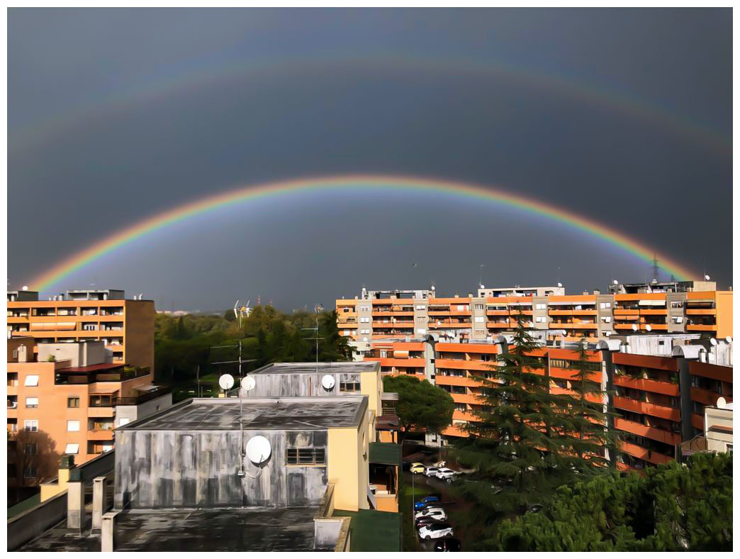 Doppio arcobaleno sui tetti di Roma...