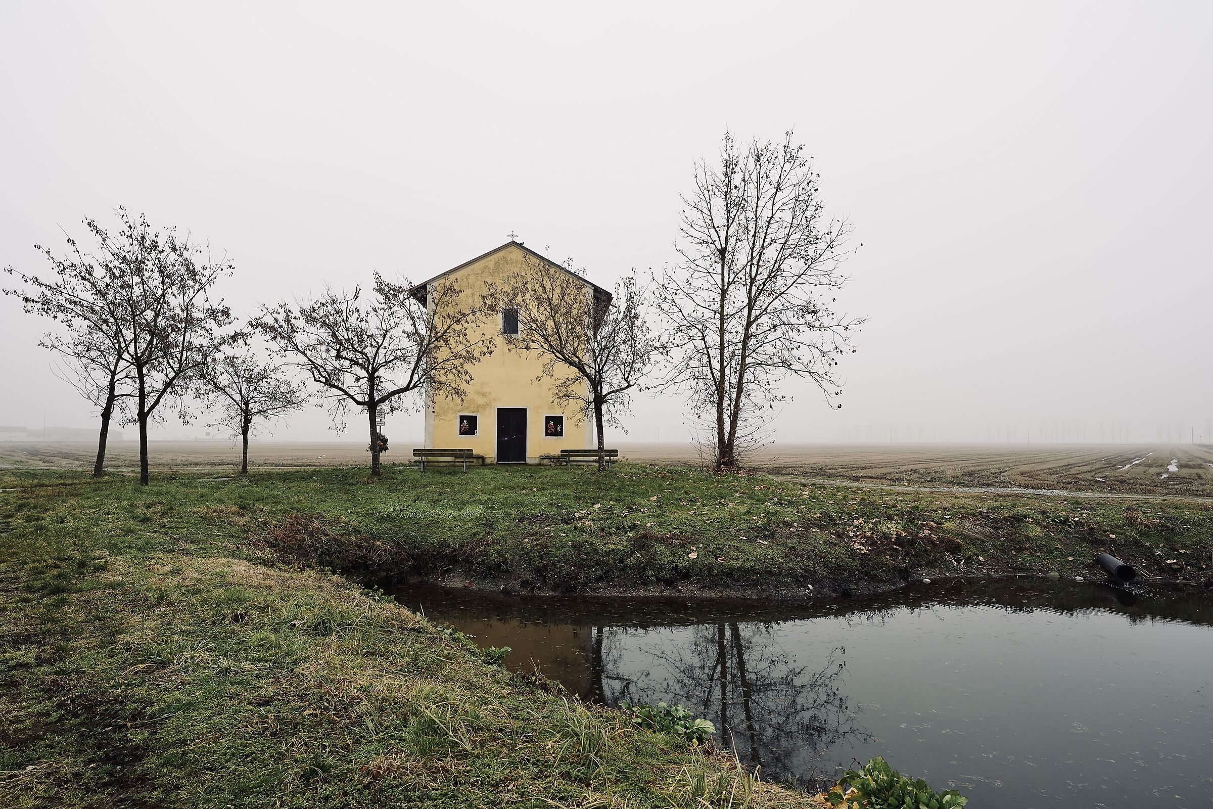 la chiesetta nella nebbia...