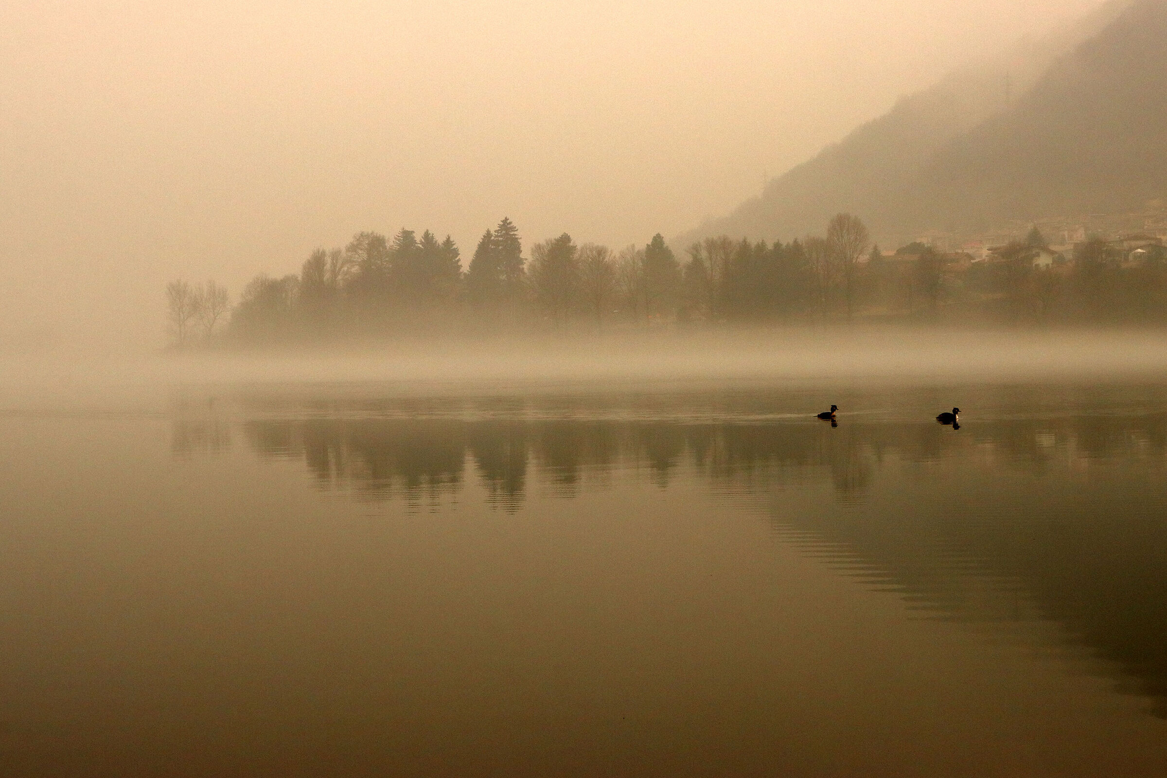 Lake Endine among the mists...