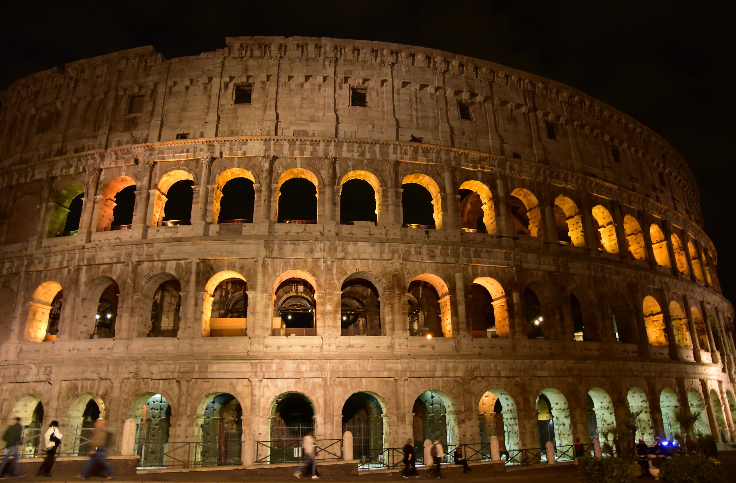 Night Colosseum...