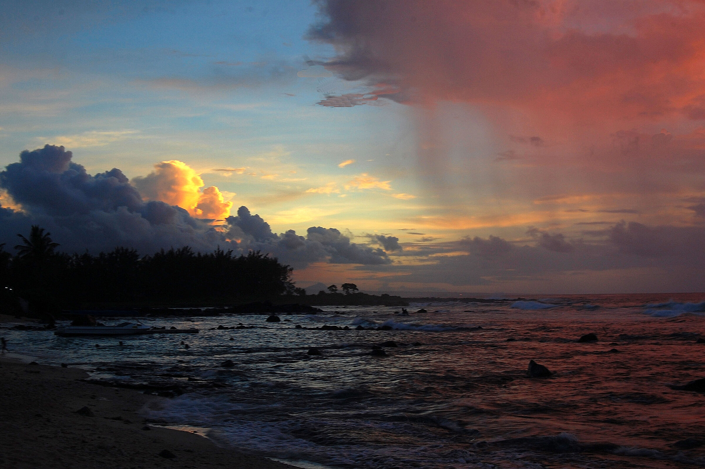 Mauritius: Storm warning...