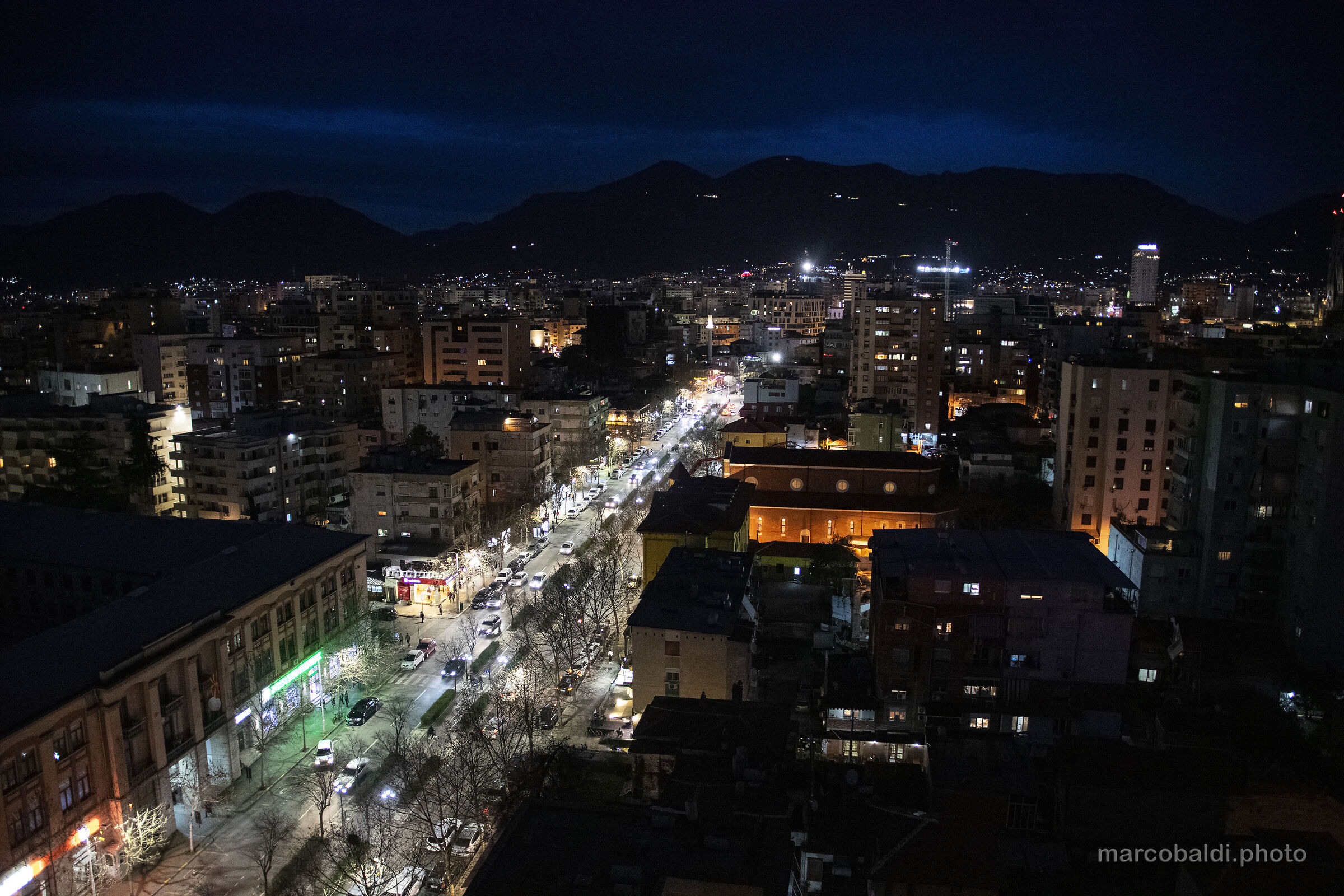 Tirana di notte...