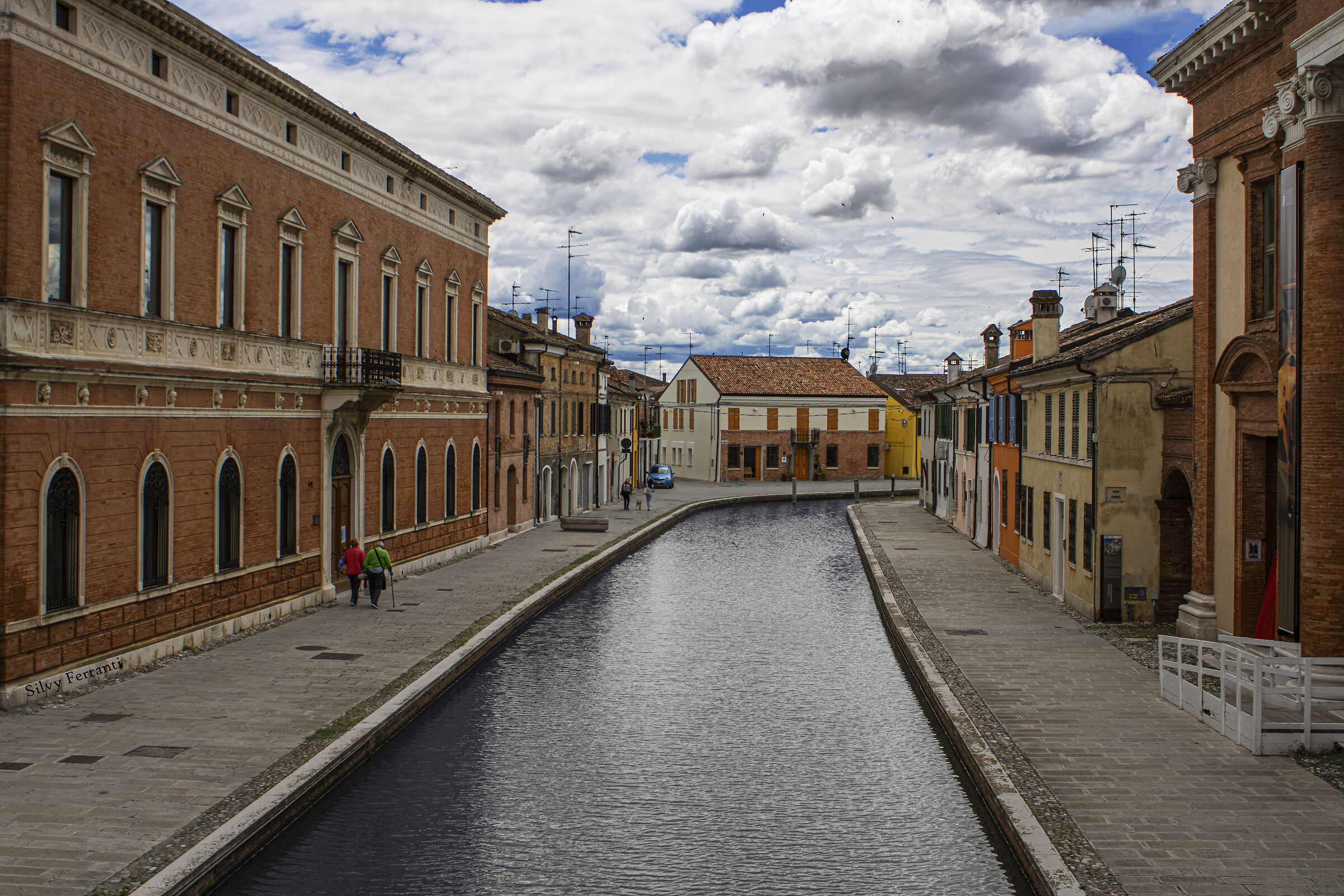 Between the streets of Comacchio...