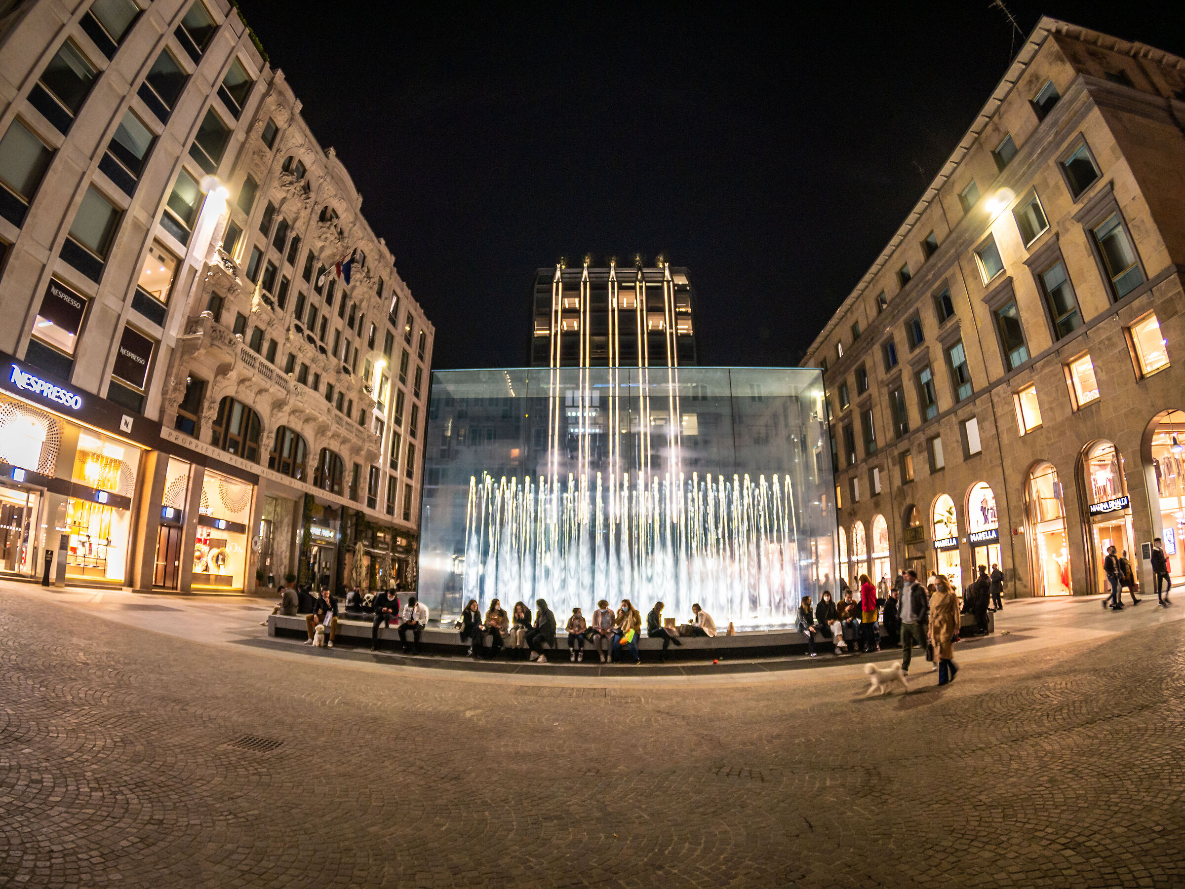 Piazza Liberty - Apple Store Milan...