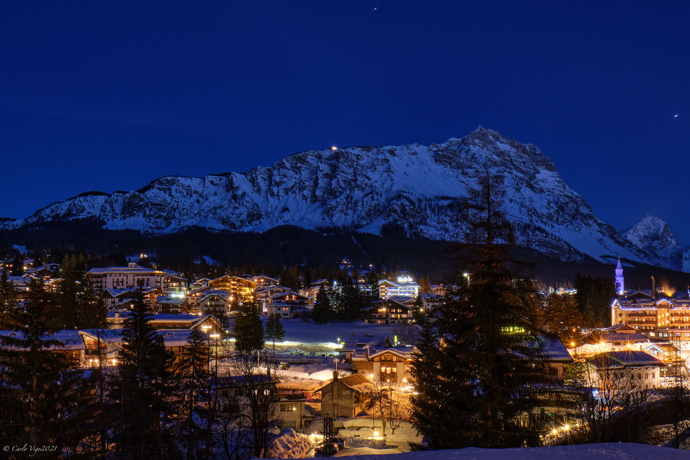 Cortina By Night...