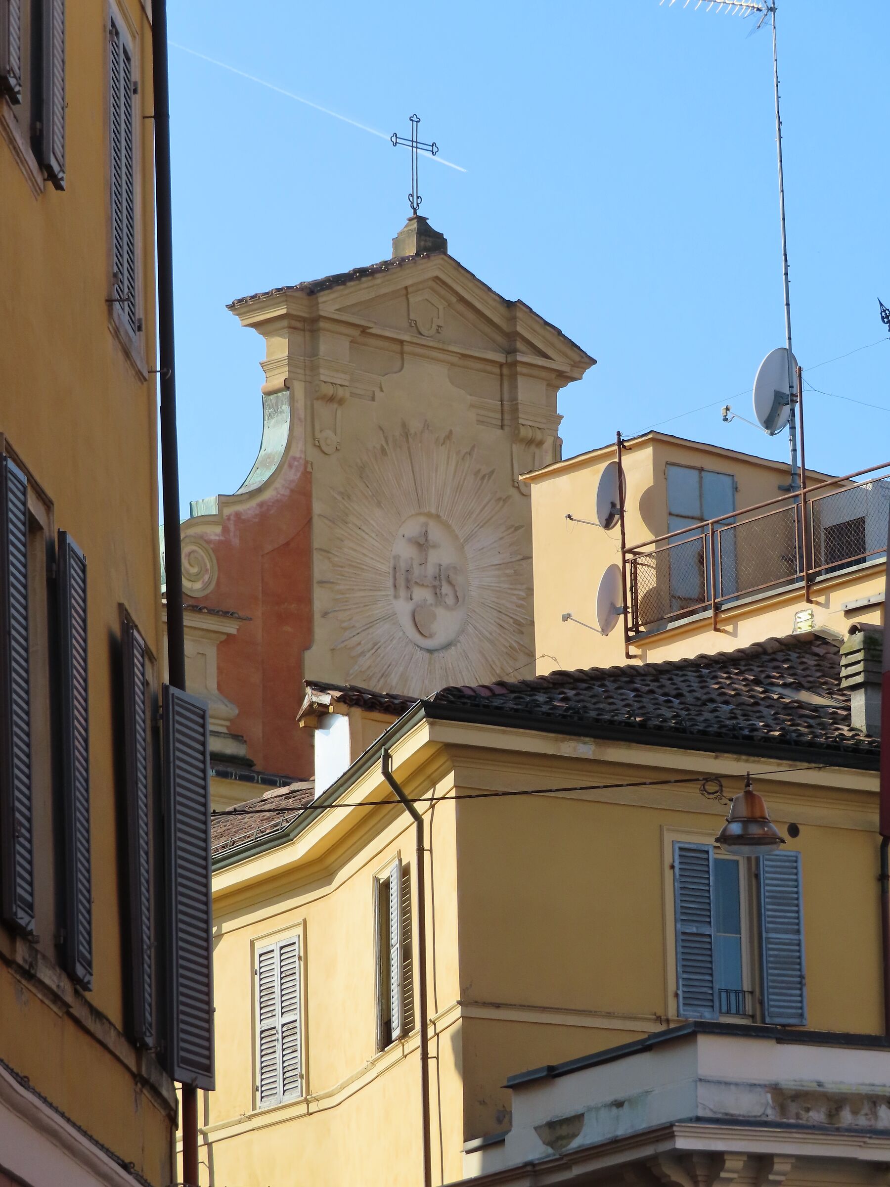 The façade of San Bartolomeo on the houses of Modena...