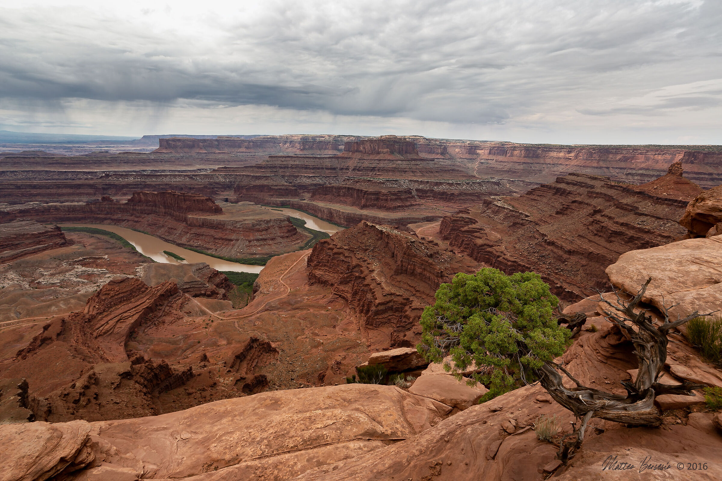 Storm approaches Dead Horse Point...