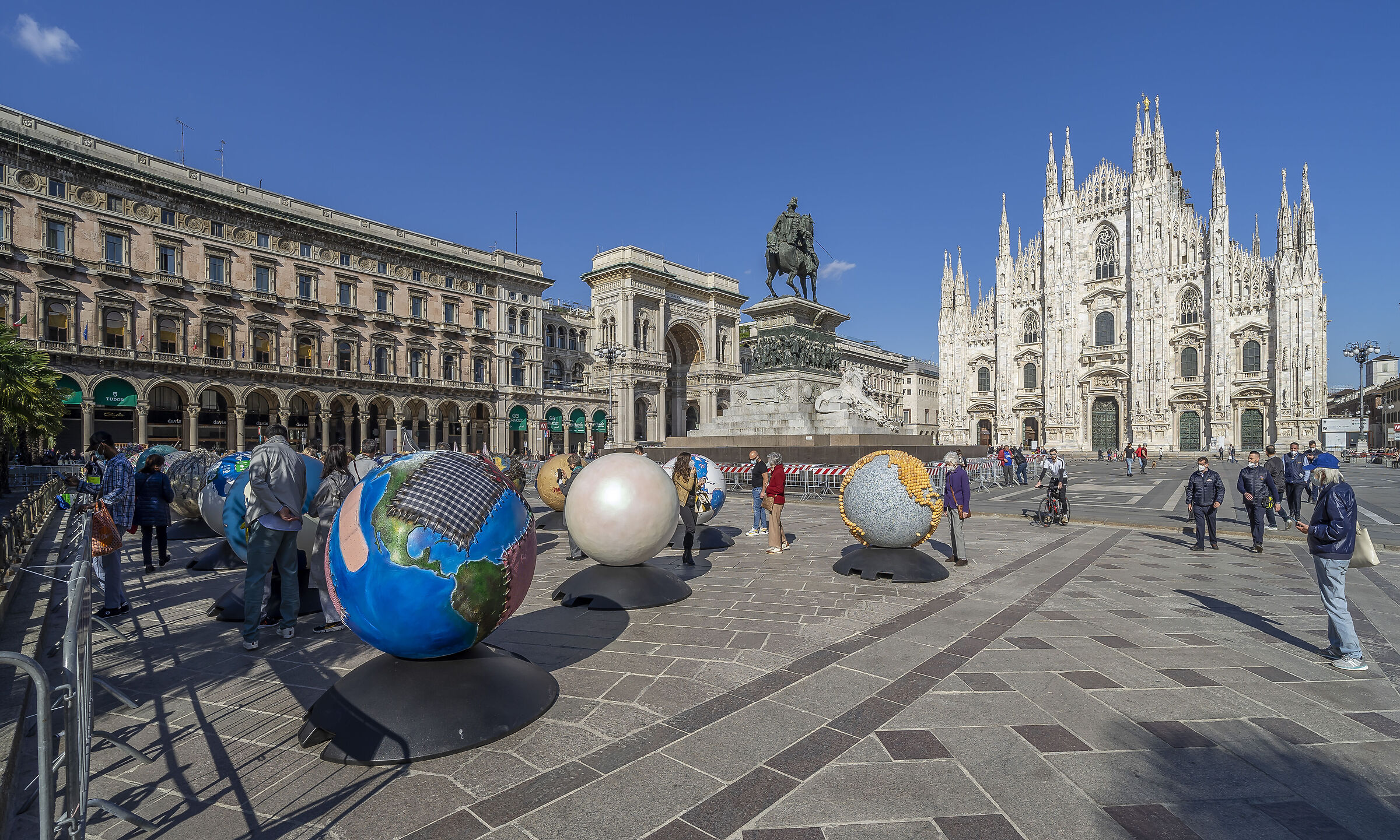 WePlanet - Easter 2021 in Piazza del Duomo - 16:36:16...
