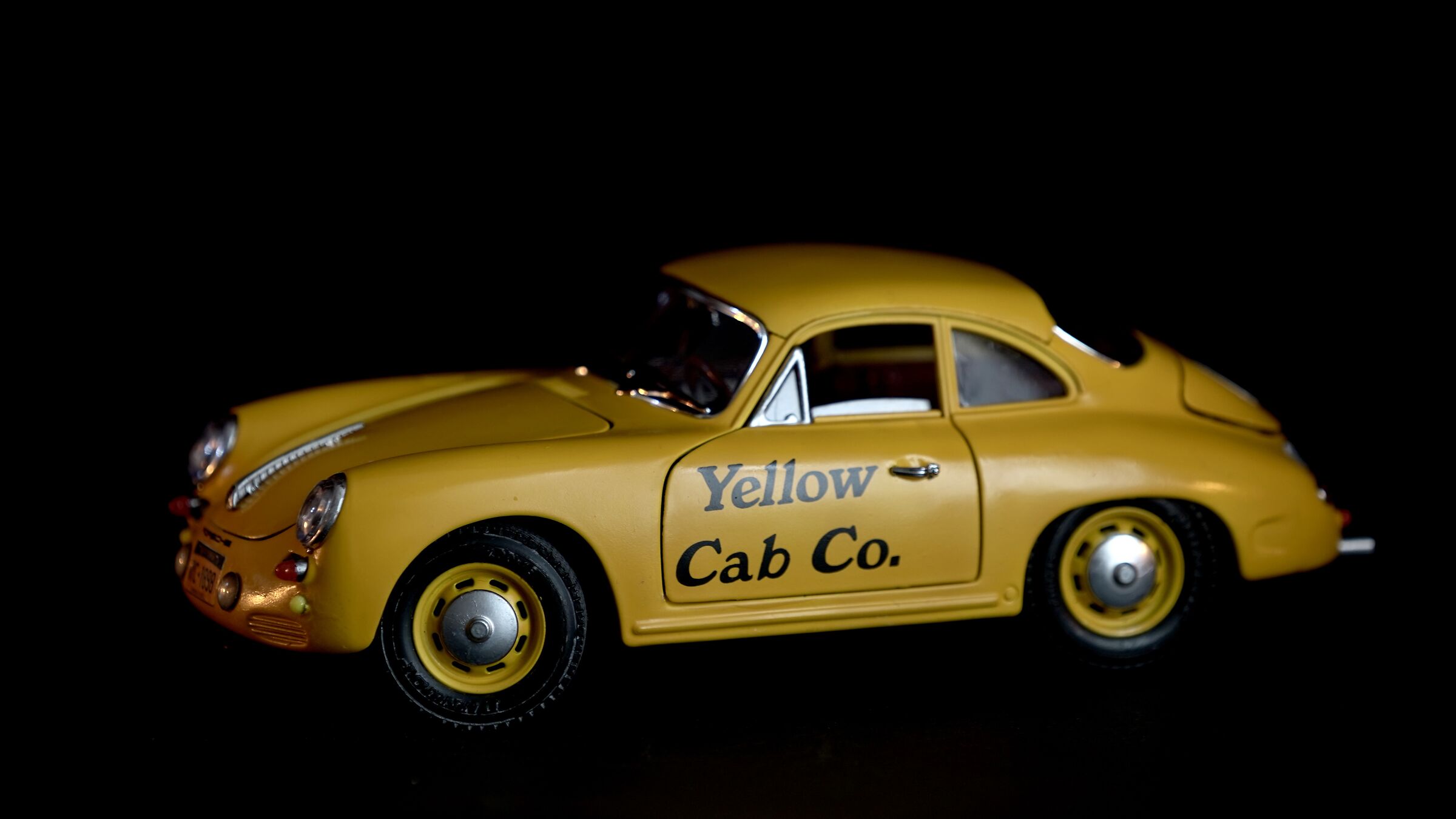 Yellow Cab. Co NYC phone +1 800-609.87.31...