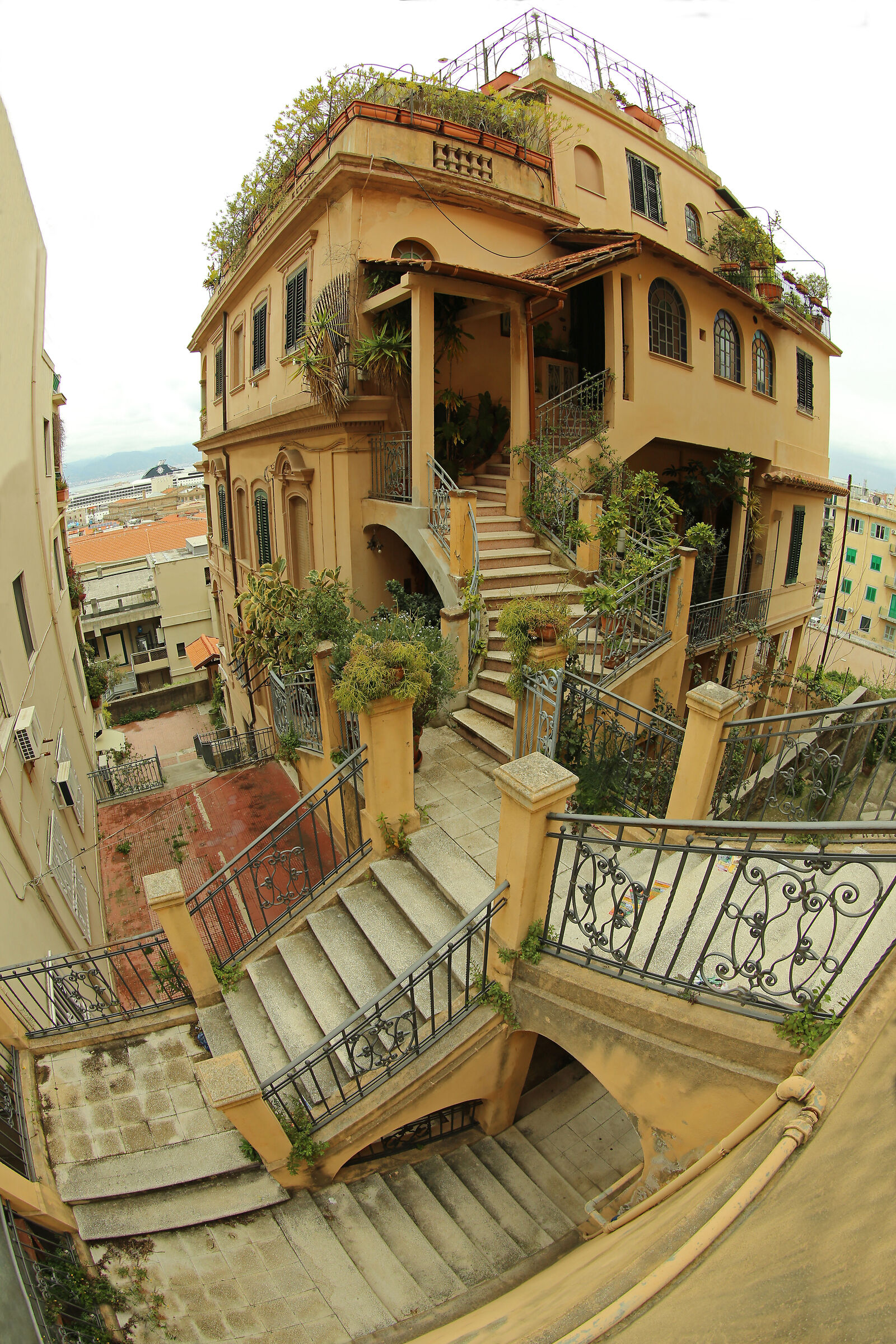 Messina glimpse in Escher style...