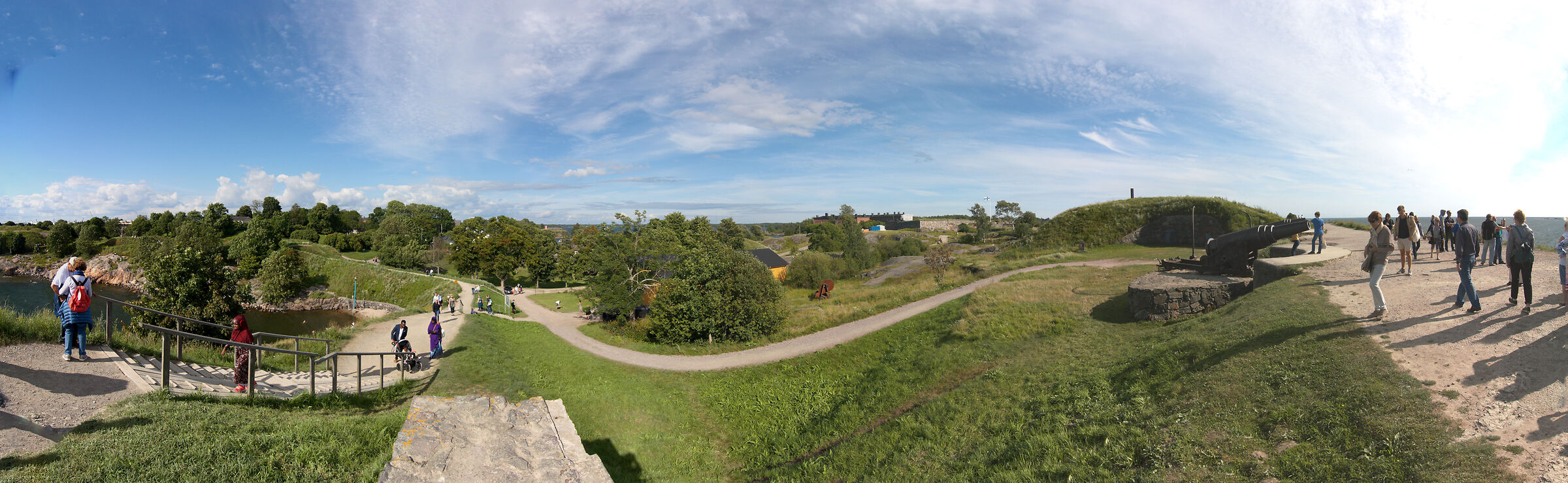 Overview 2 - SUOMENLINNA - A fortress on the water...