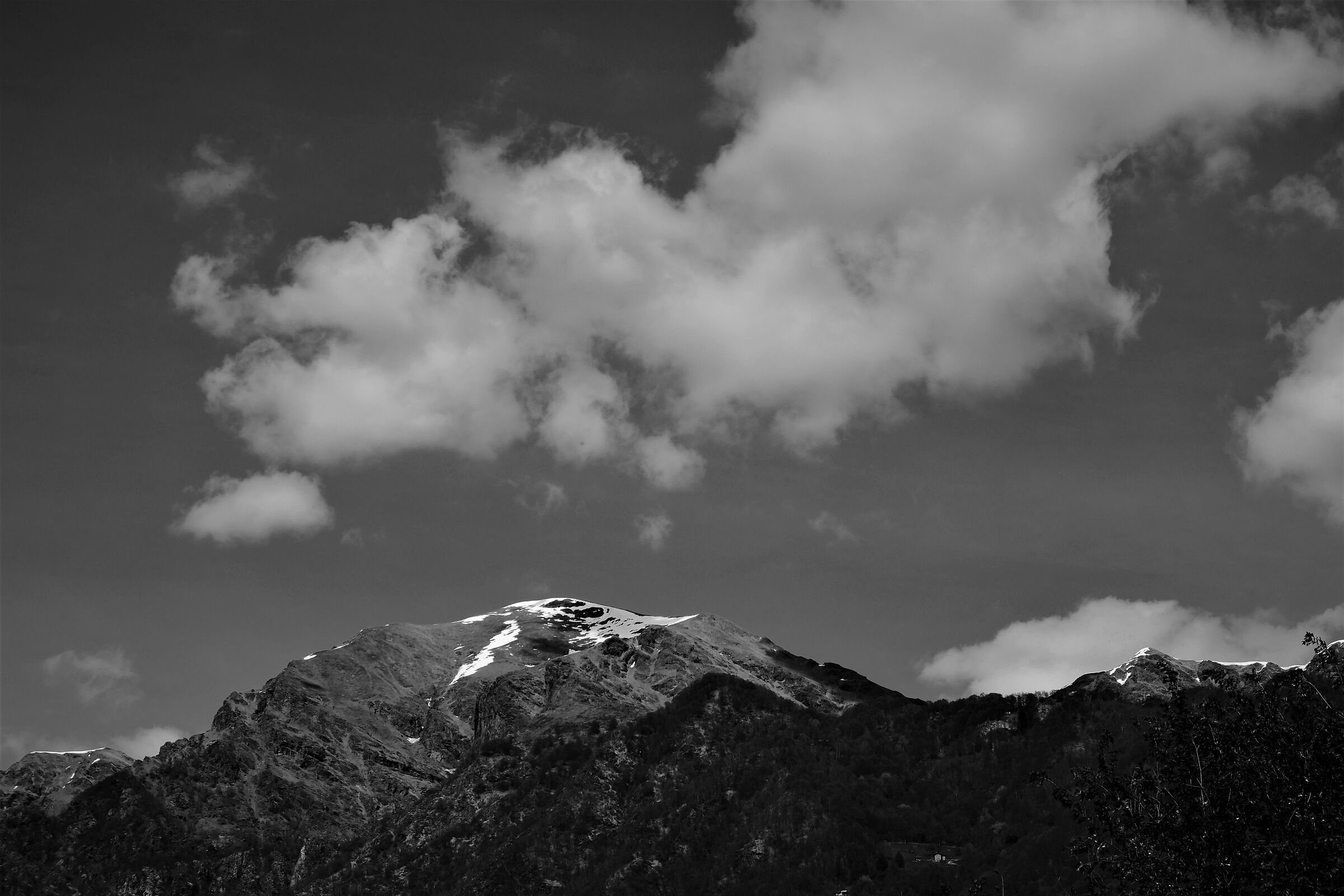 La montagna in bianco e nero...