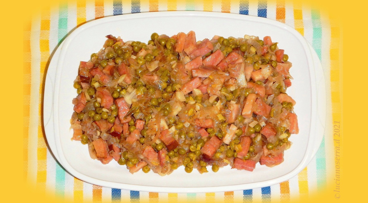 Bacon stewed with onion and peas...