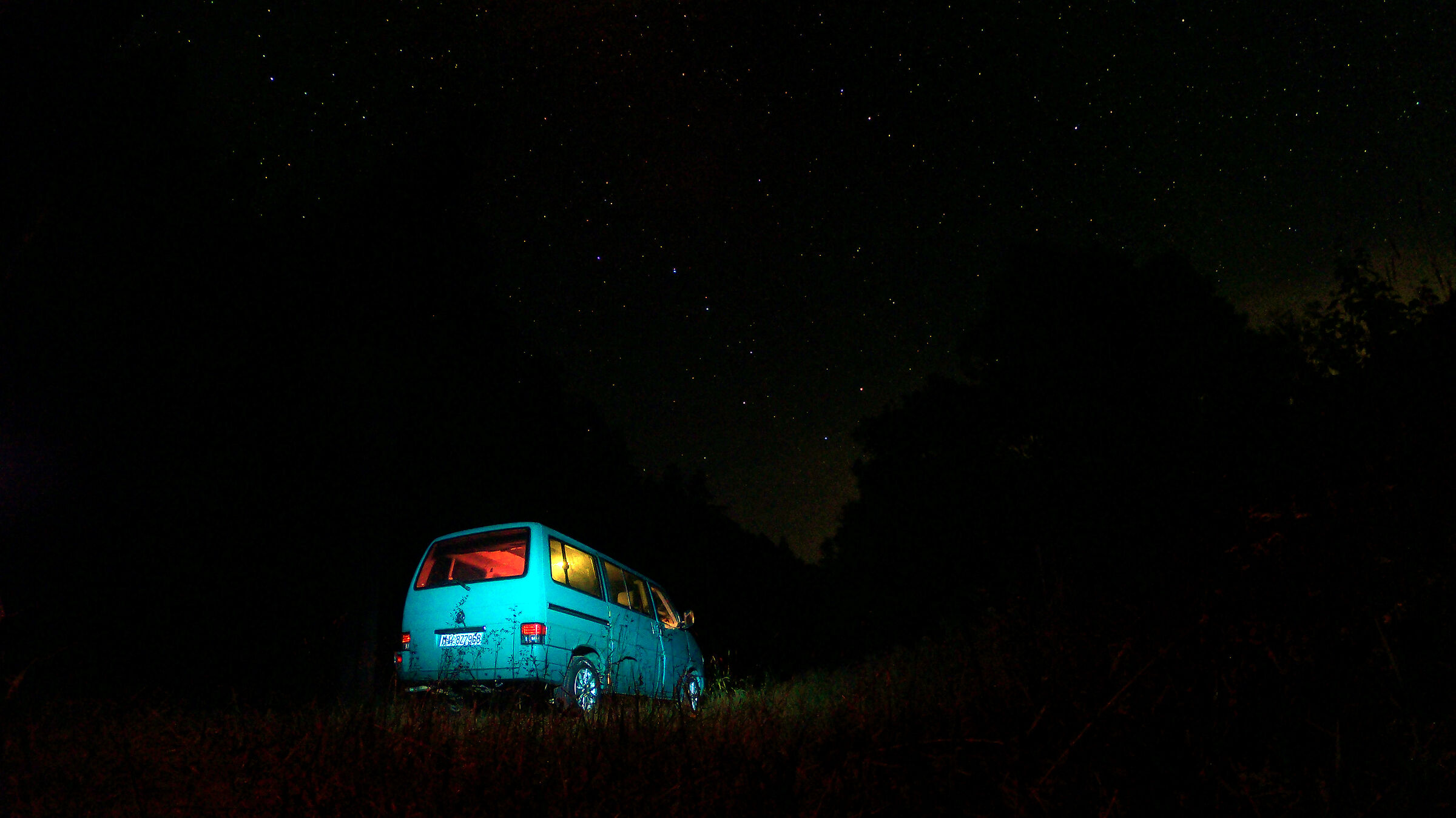 Volkswagen T4 by night...