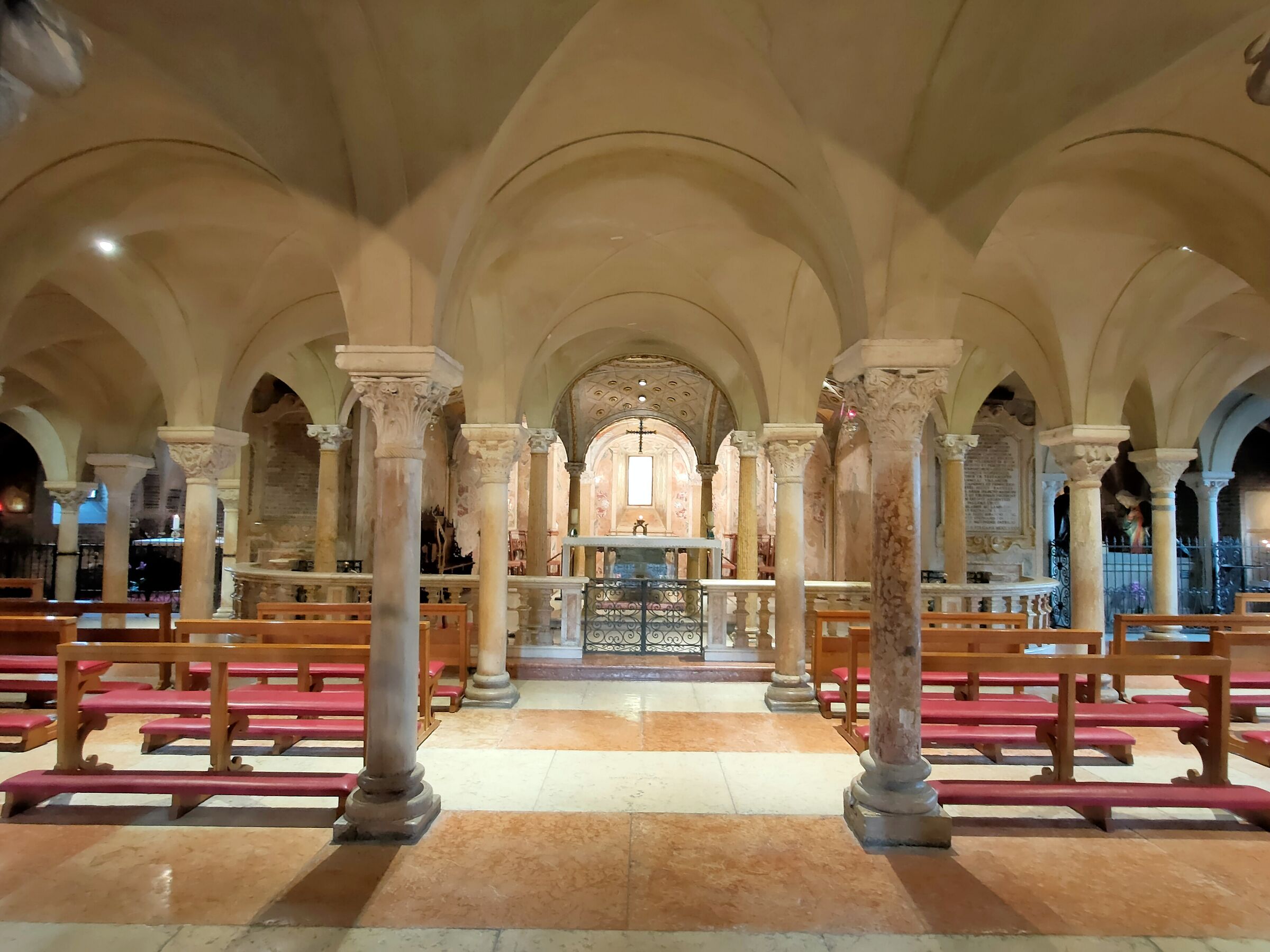 Cripta del Duomo di Modena...