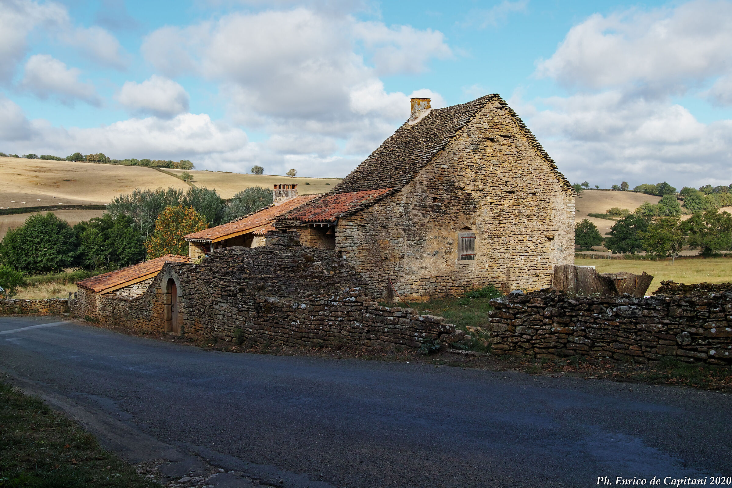 A rural building in the village of Massy...