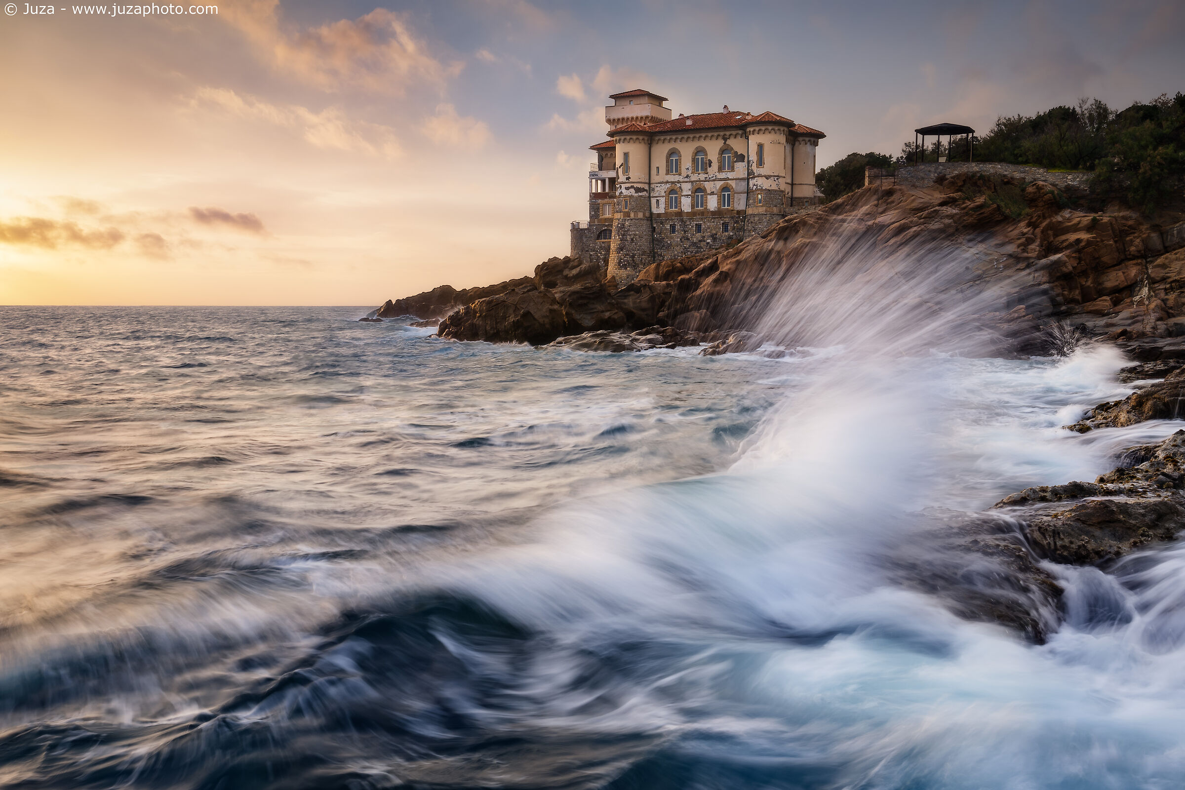 Waves at Boccale Castle...