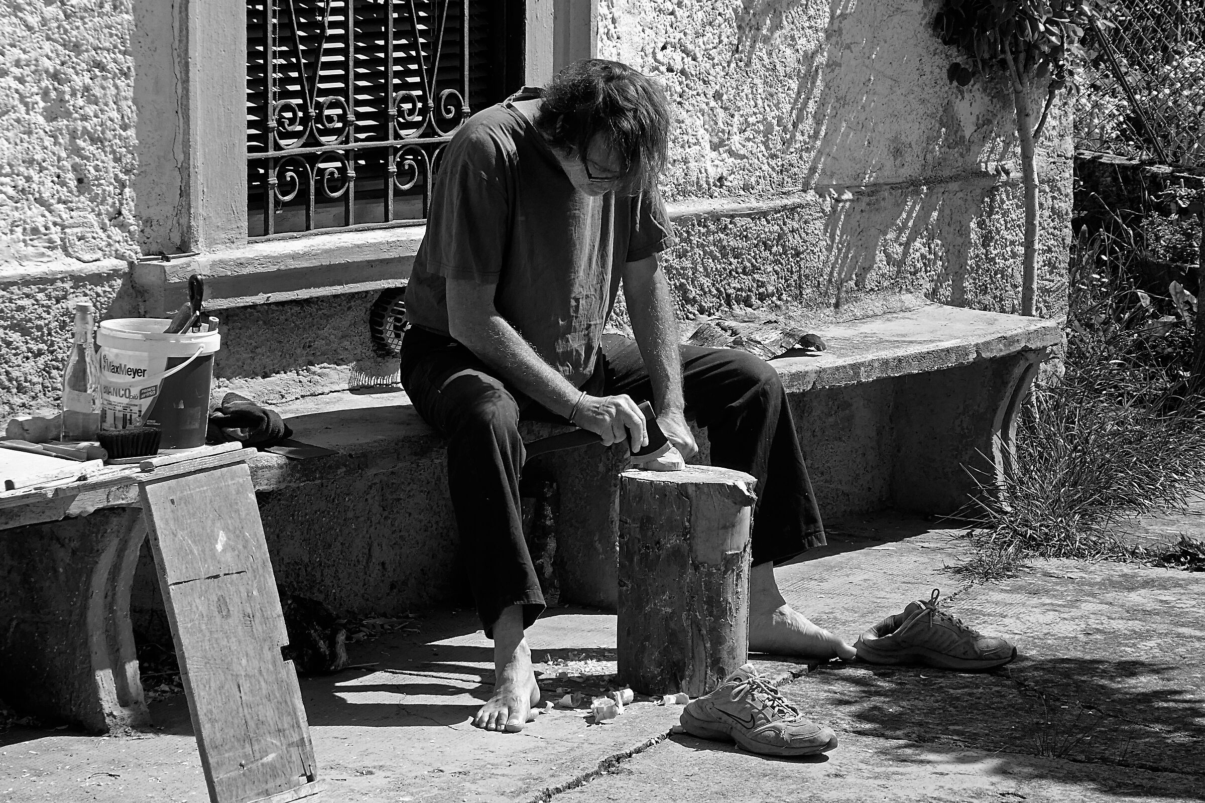 L'artigiano scalzo...