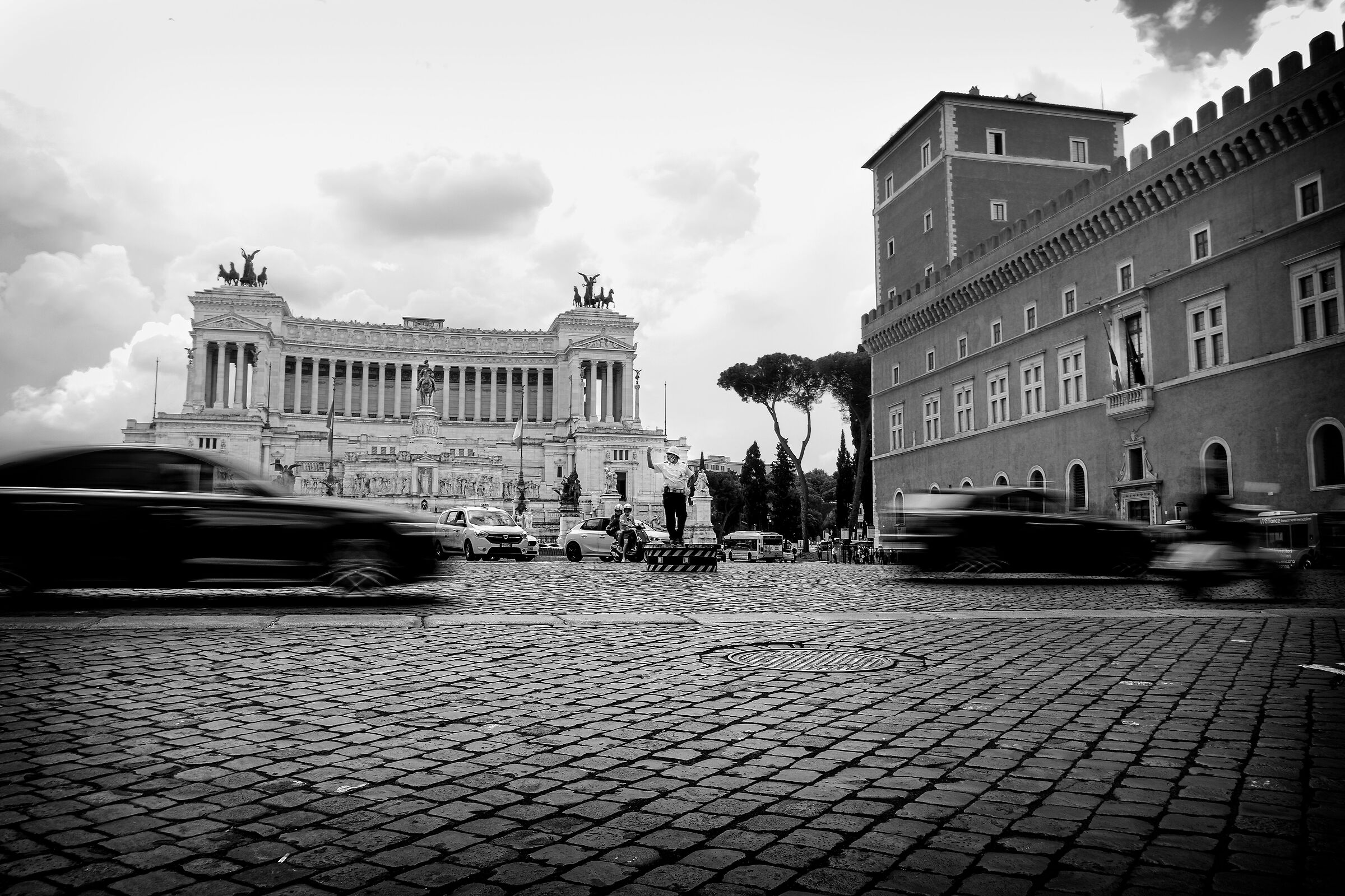 Roma, piazza Venezia...