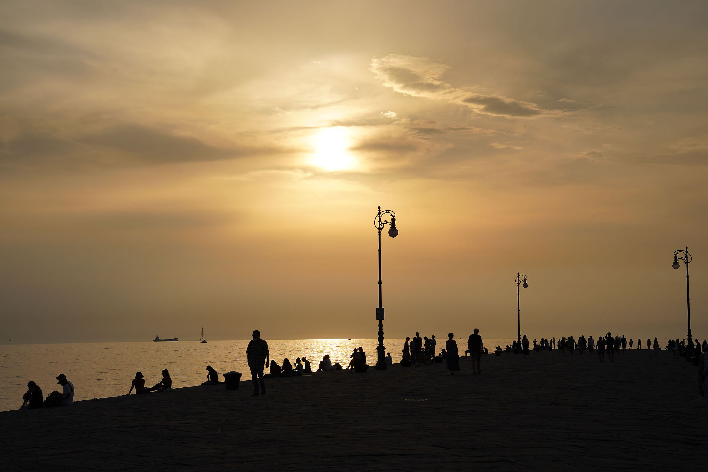 Tramonto sul molo Audace 1...