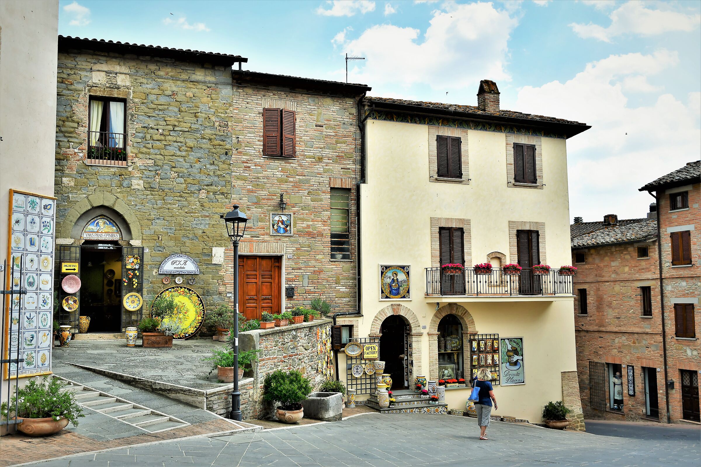 The country of ceramics is robbed in Umbria...