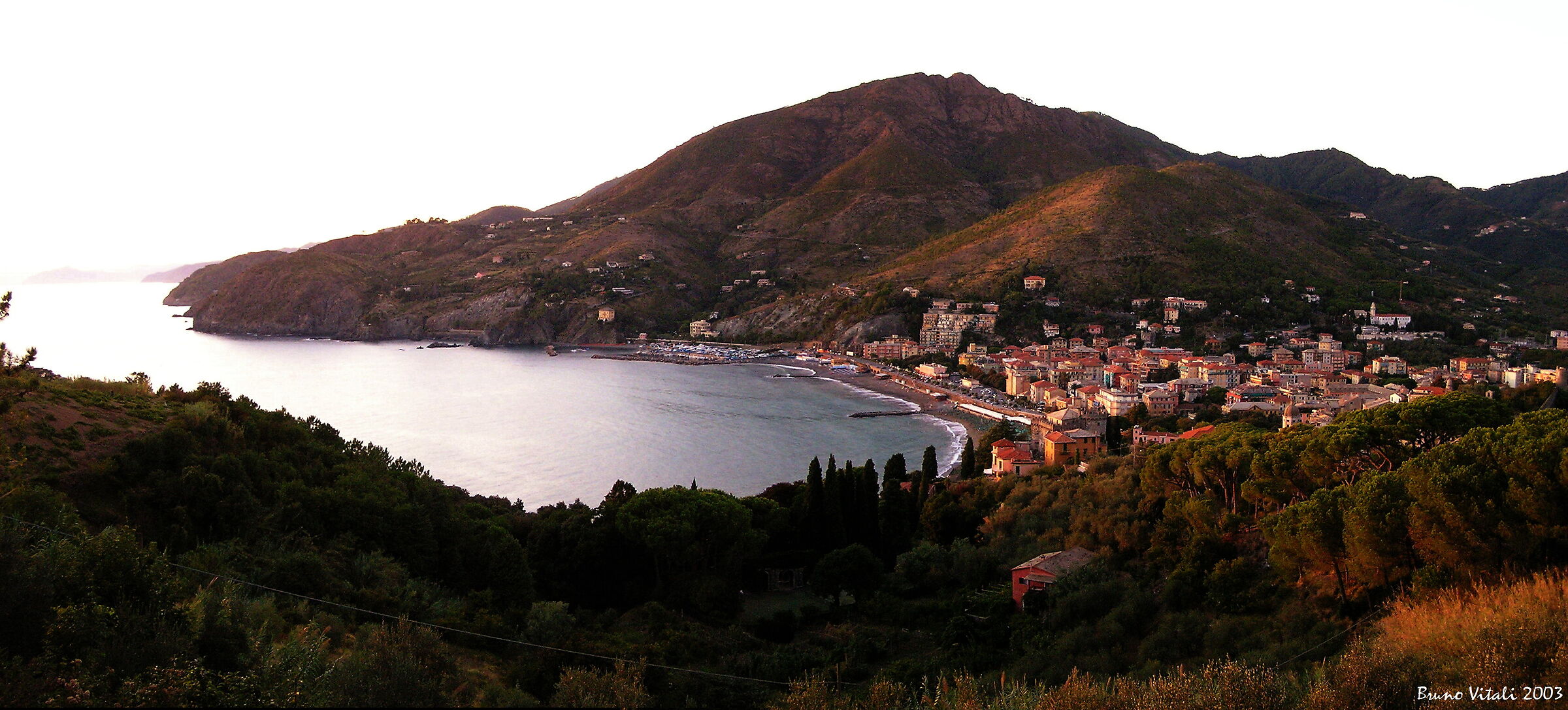Sunset over Levanto from the path to Punta Mesco...