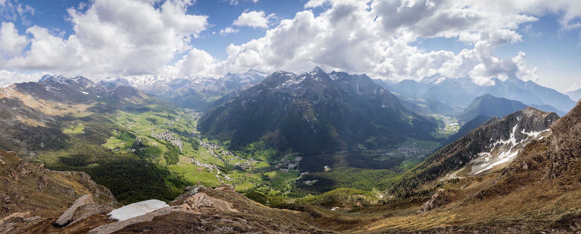 At the top of the Zerbion. View of the Val d'Ayas...