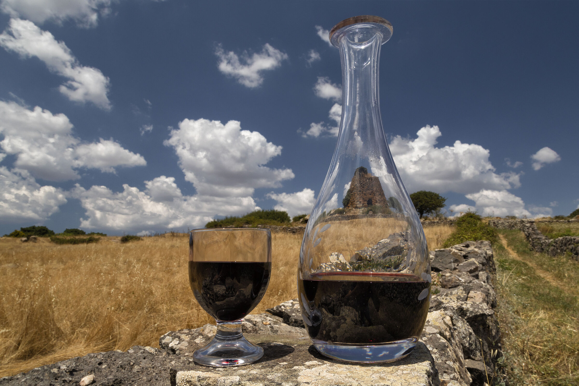 I primi al mondo a produrre il vetro e il vino...