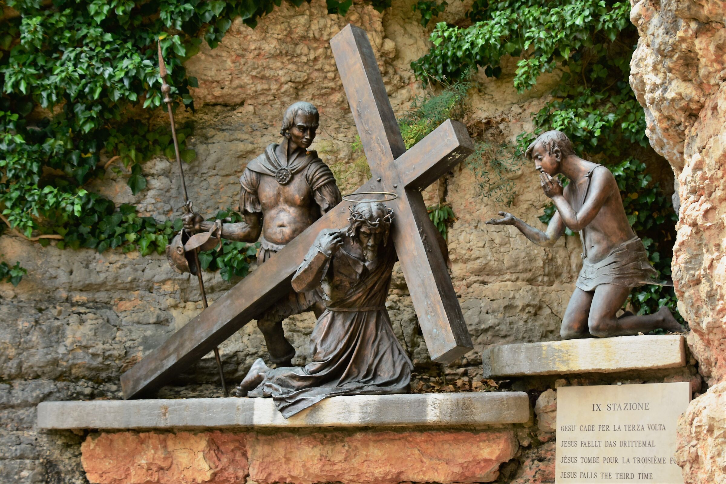 via crucis in bronzo Madonna della Corona 2...