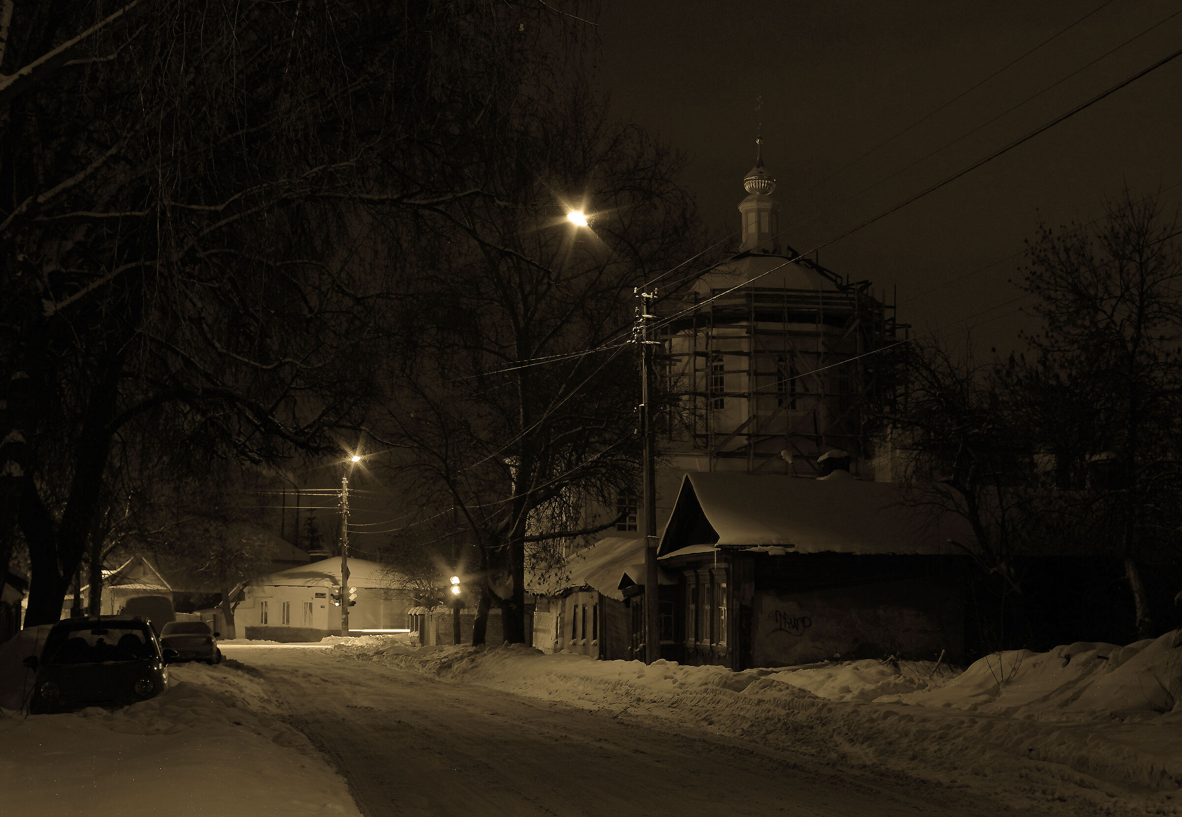 Chiesa trinity-vasilievsky in una notte d'inverno a Orel...