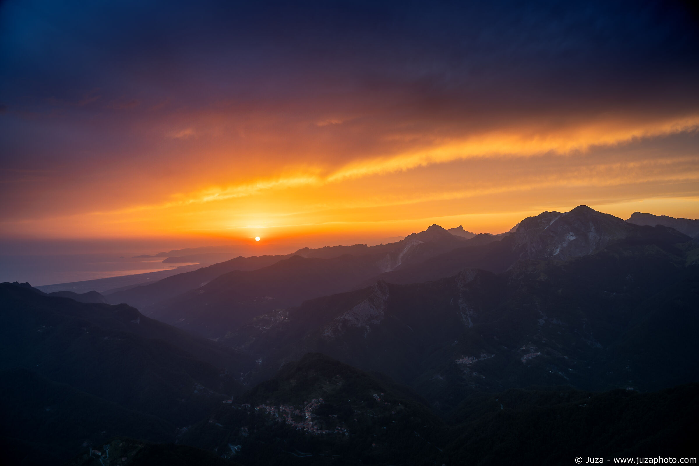 Apuan Alps, the sunset...