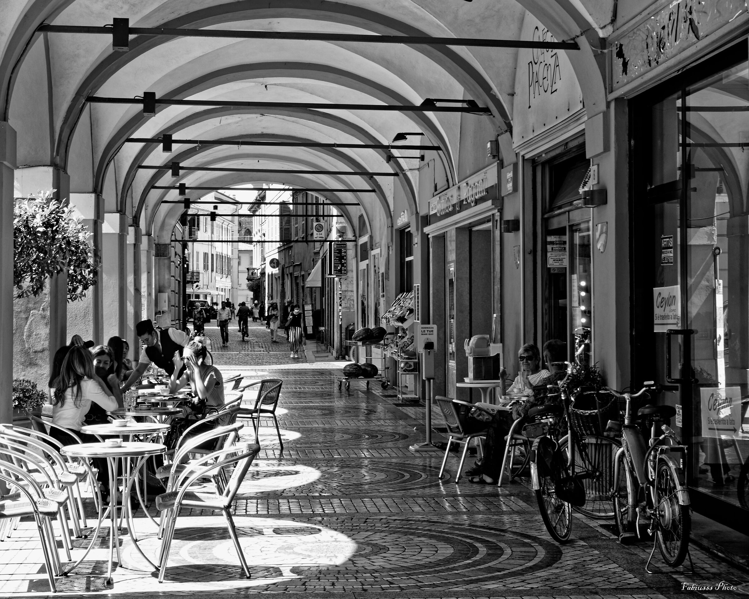 Cremona - The arcades...