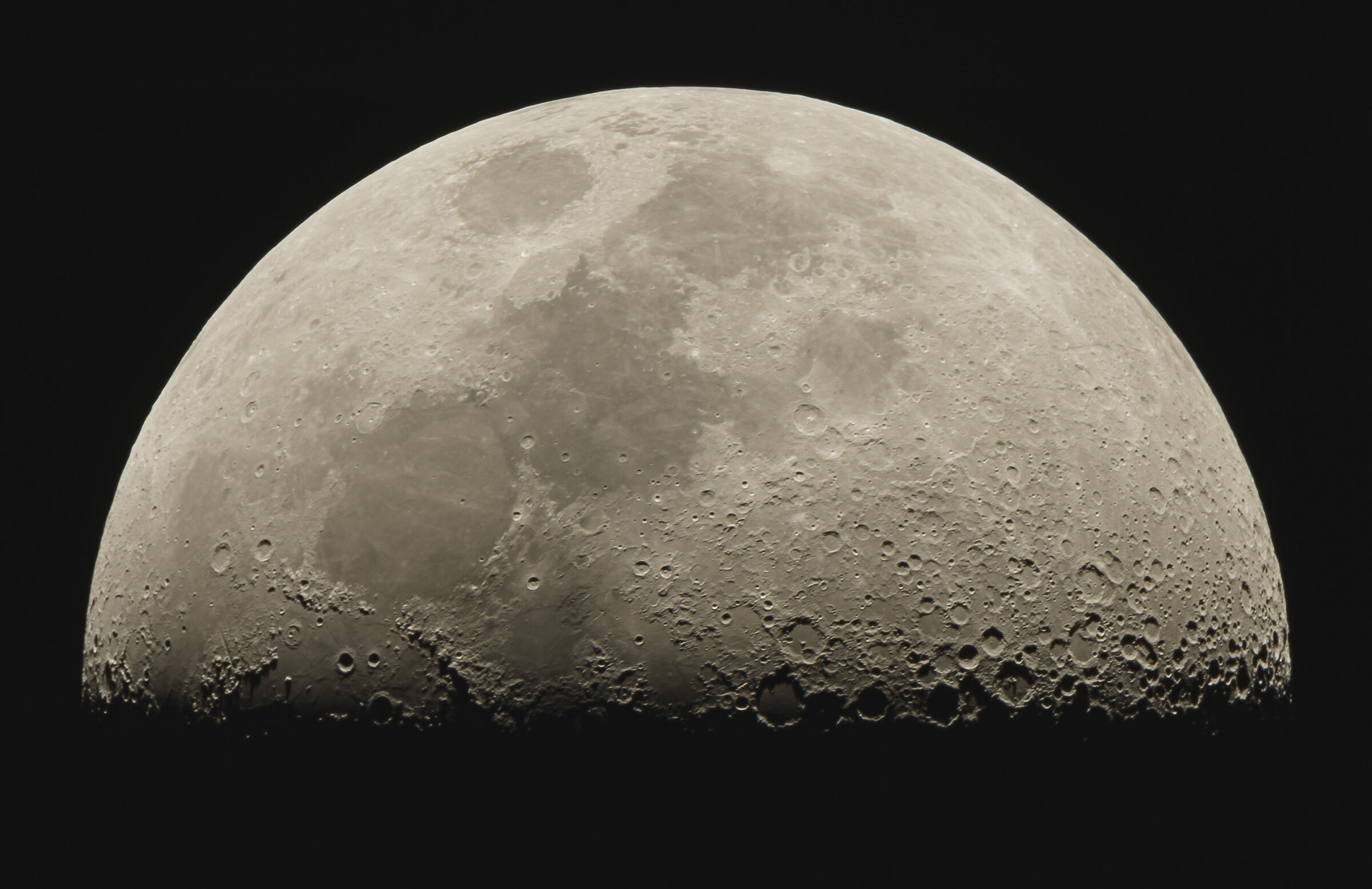 Half Moon (da video 8K della Canon R5)...