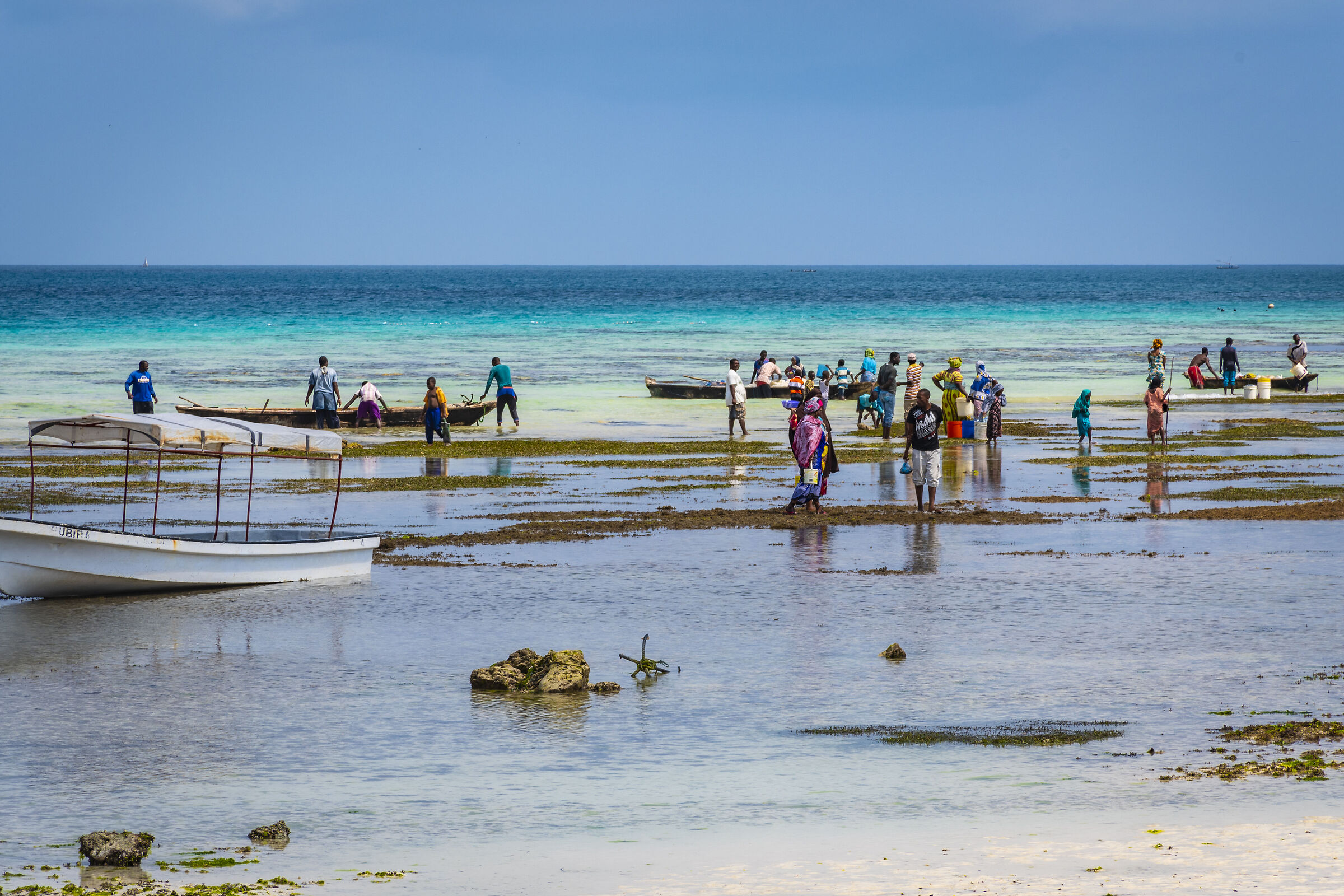 Waiting for low tide - Zanzibar - Tanzania...