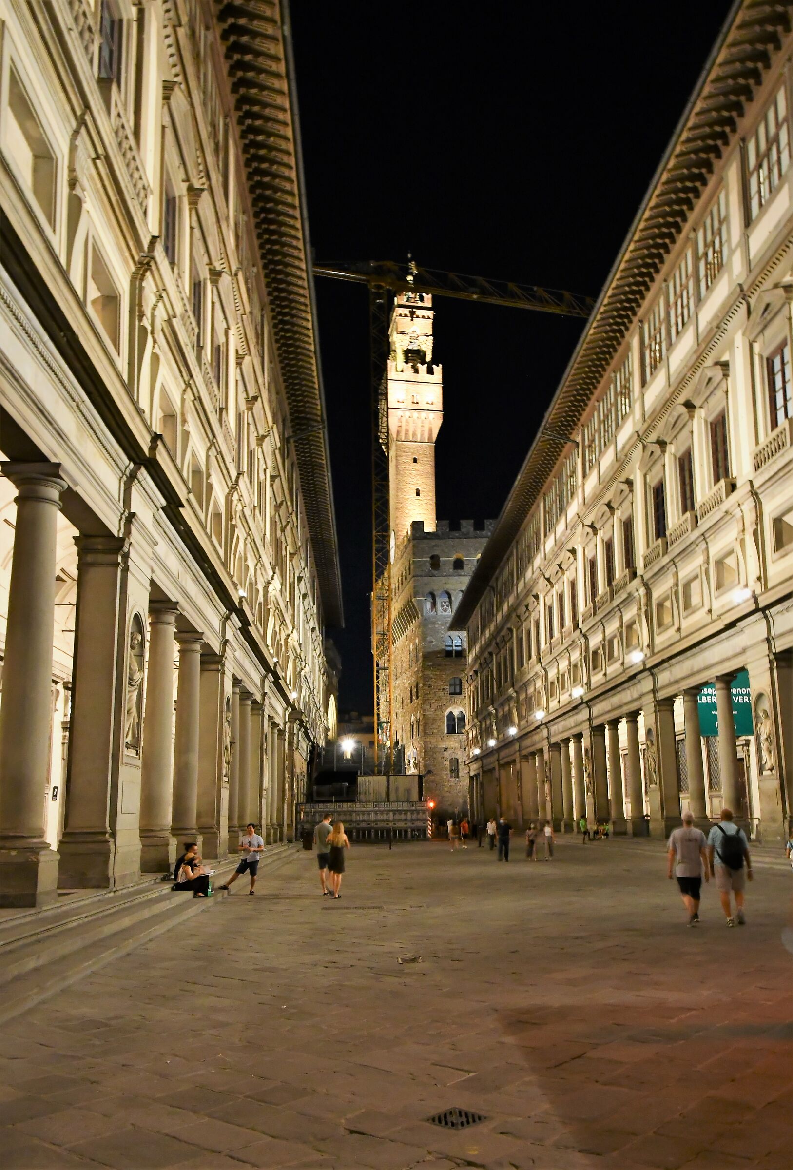 Uffizi Gallery, the courtyard....