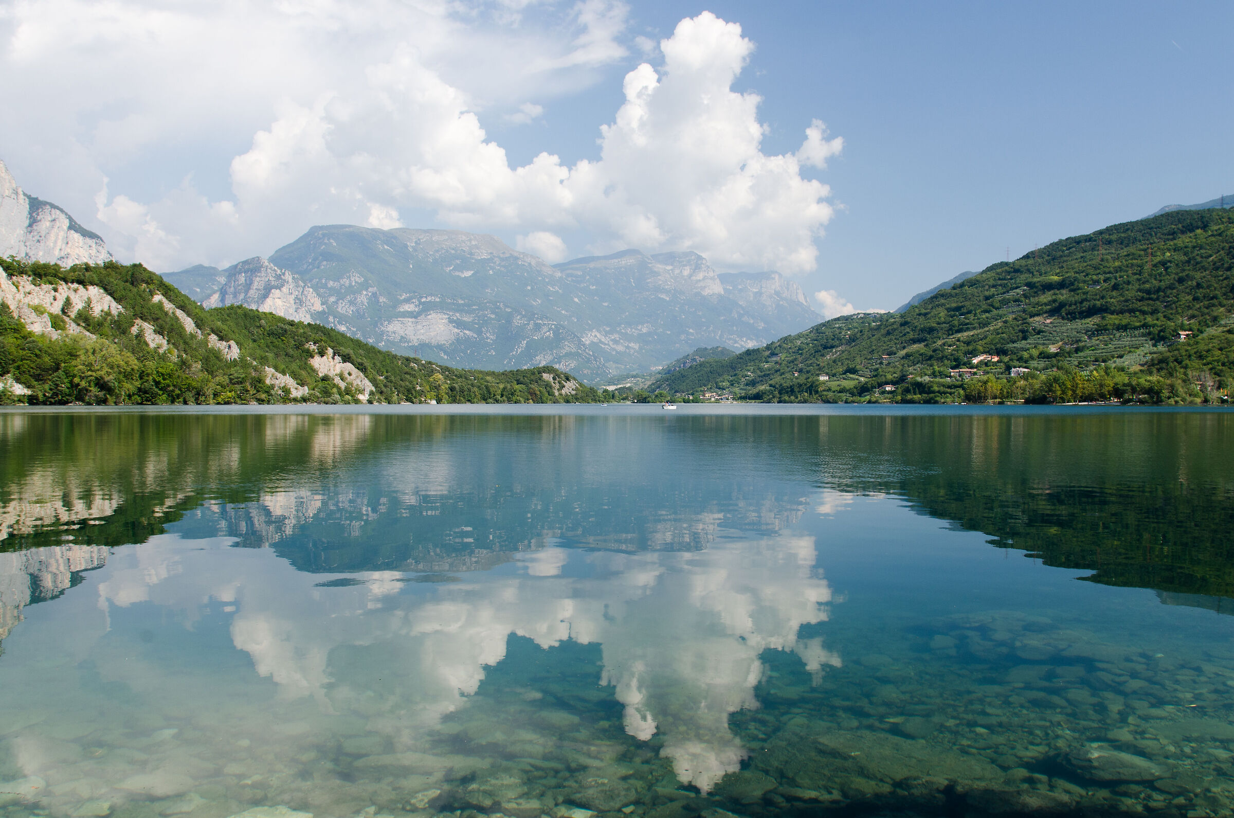 Riflessi sul Lago di Cavedine...
