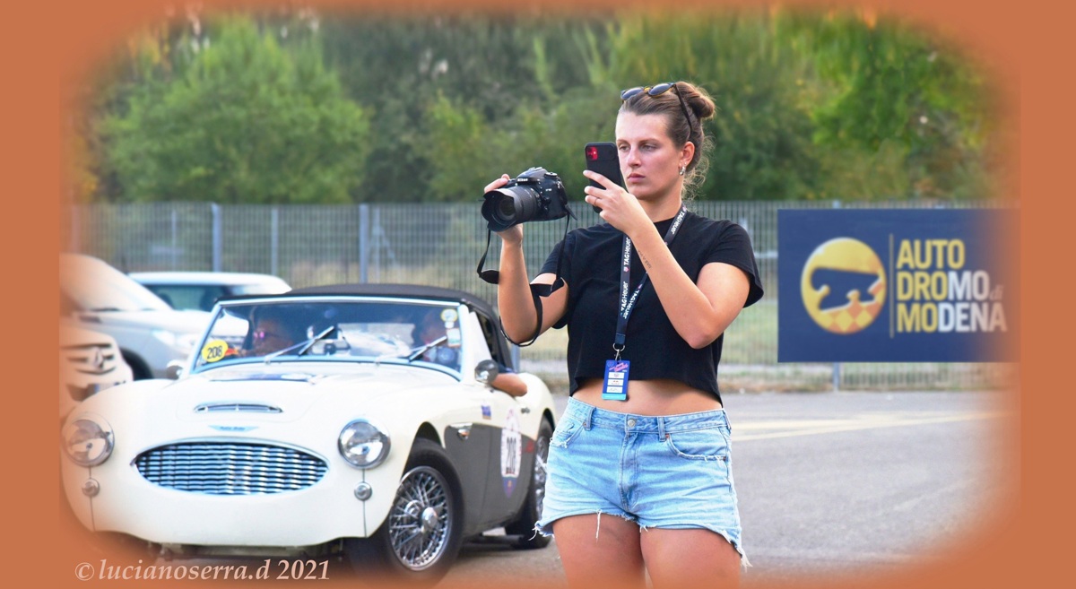Ludovica... a photographer at the Gran Premio Nuvolari...