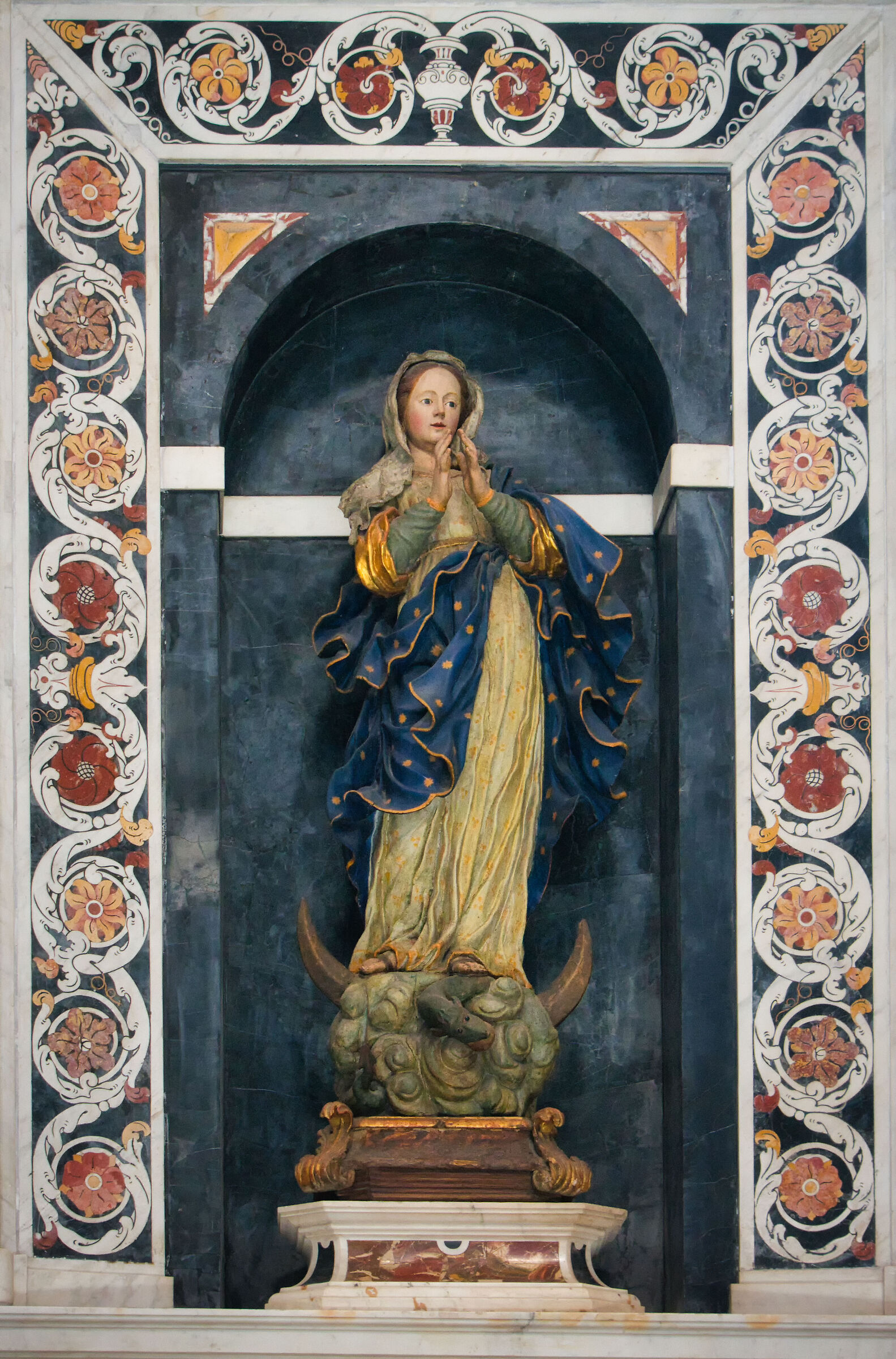 Statue of the Immaculate in Genoese style (sacristy)...