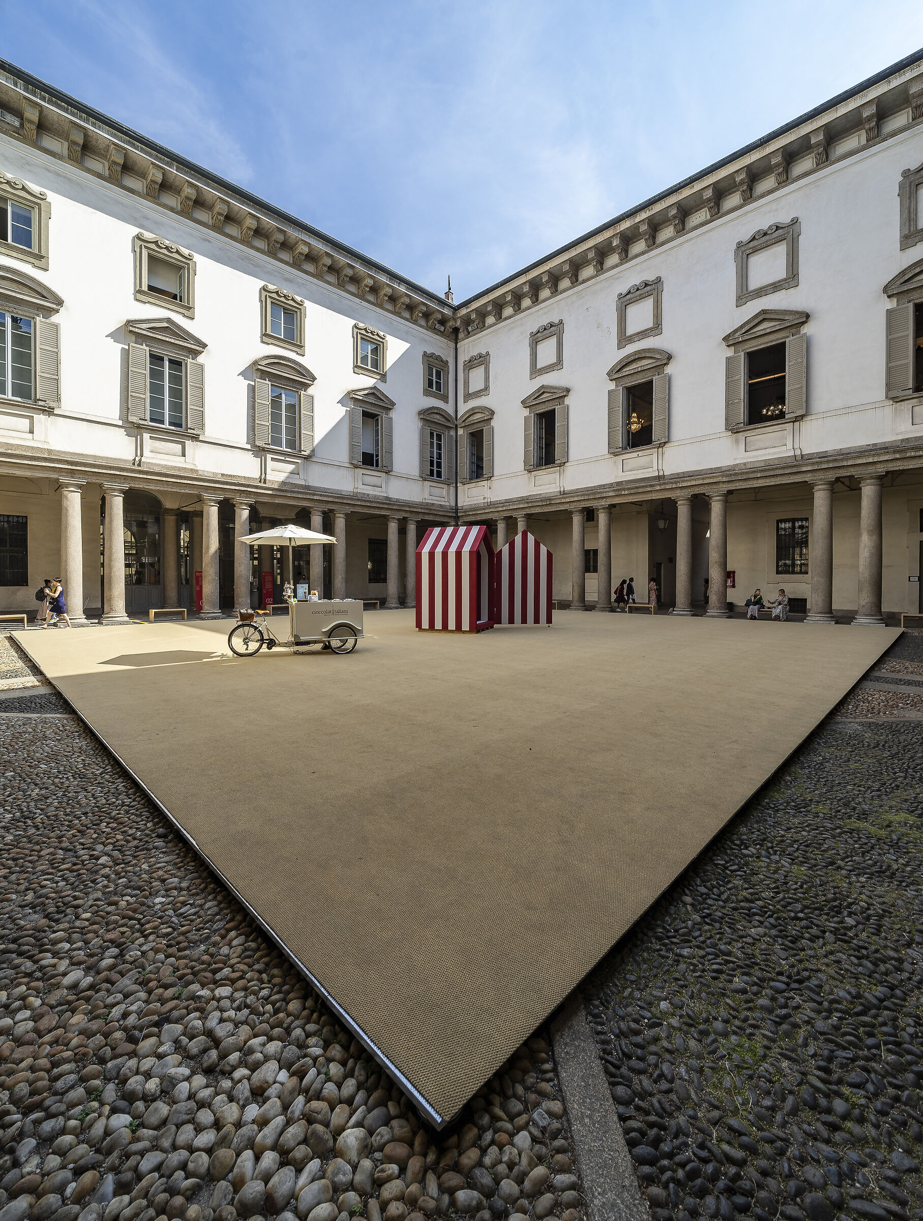 Palazzo Litta - Central courtyard - 1...