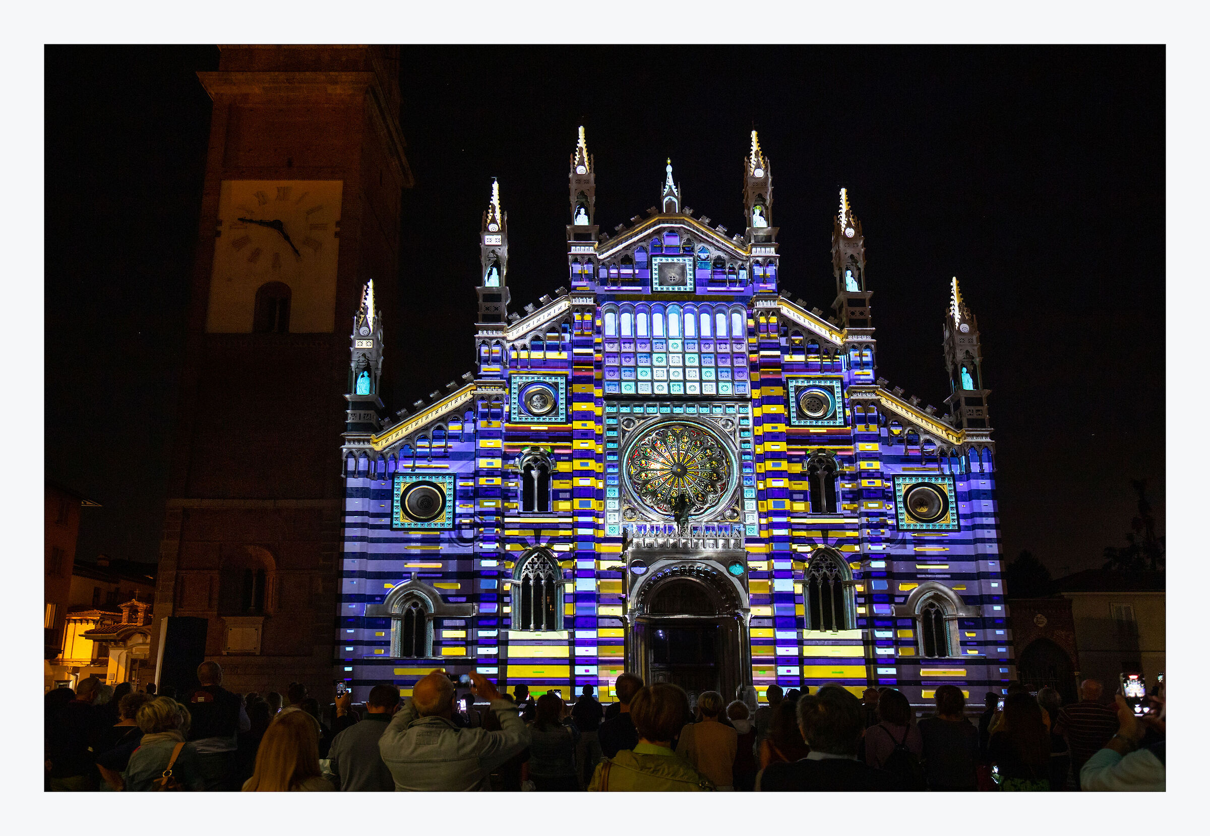 Duomo di Monza,  luci e colori per il Kernel festival...