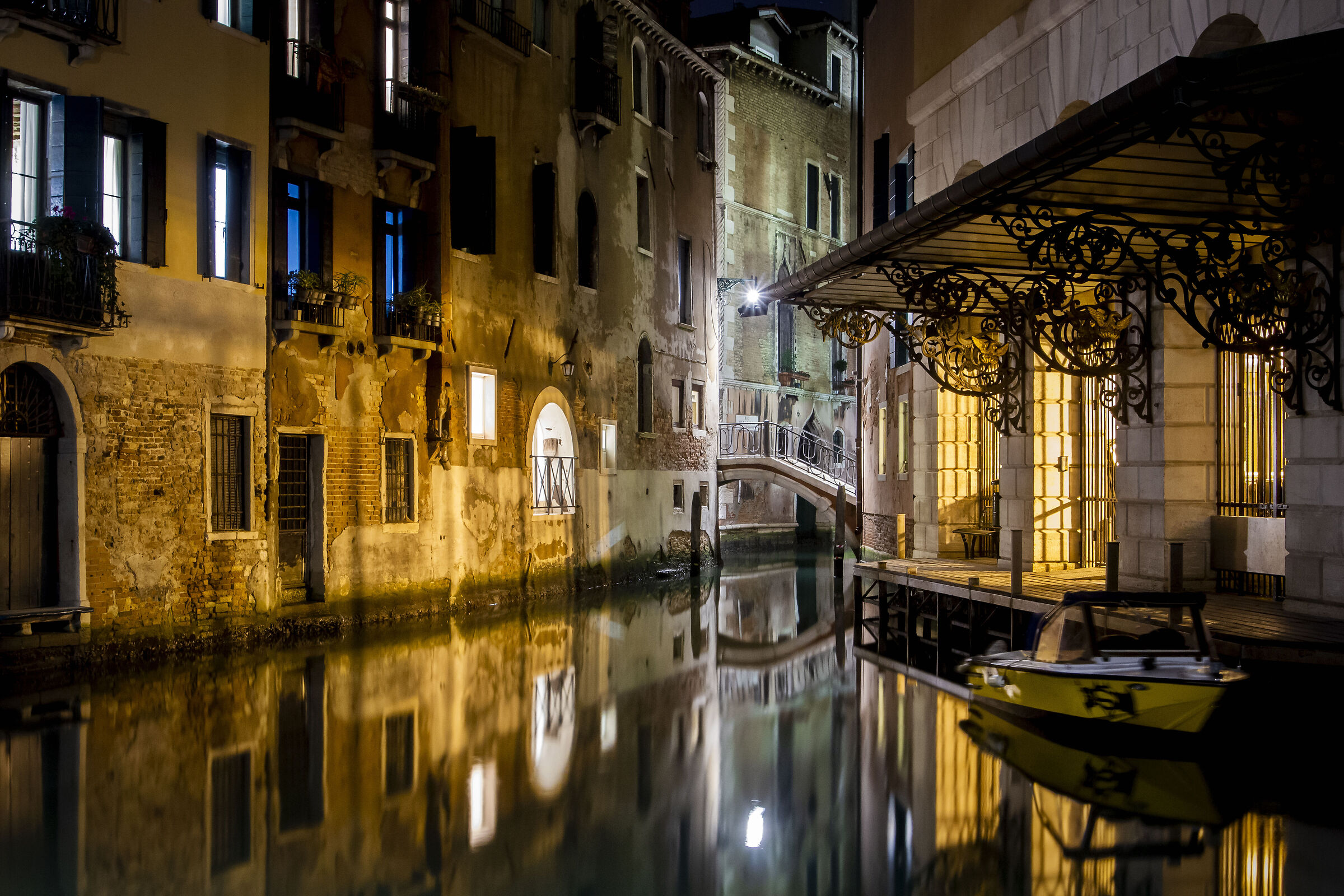 Venezia - Porta d'acqua del Teatro la Fenice...