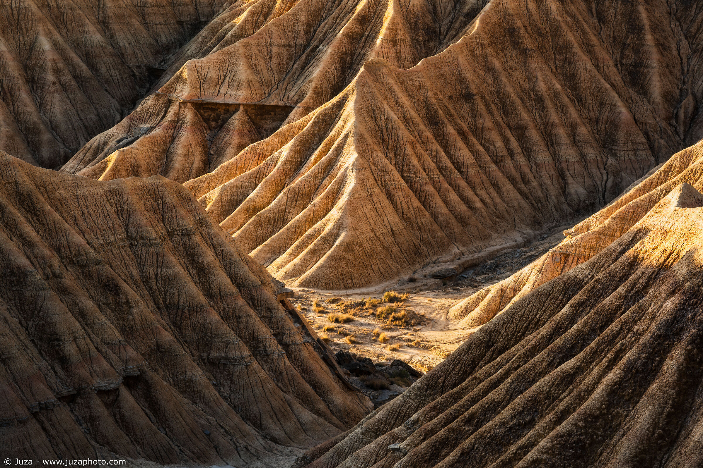 Diagonals, lines and light in the Bardenas...