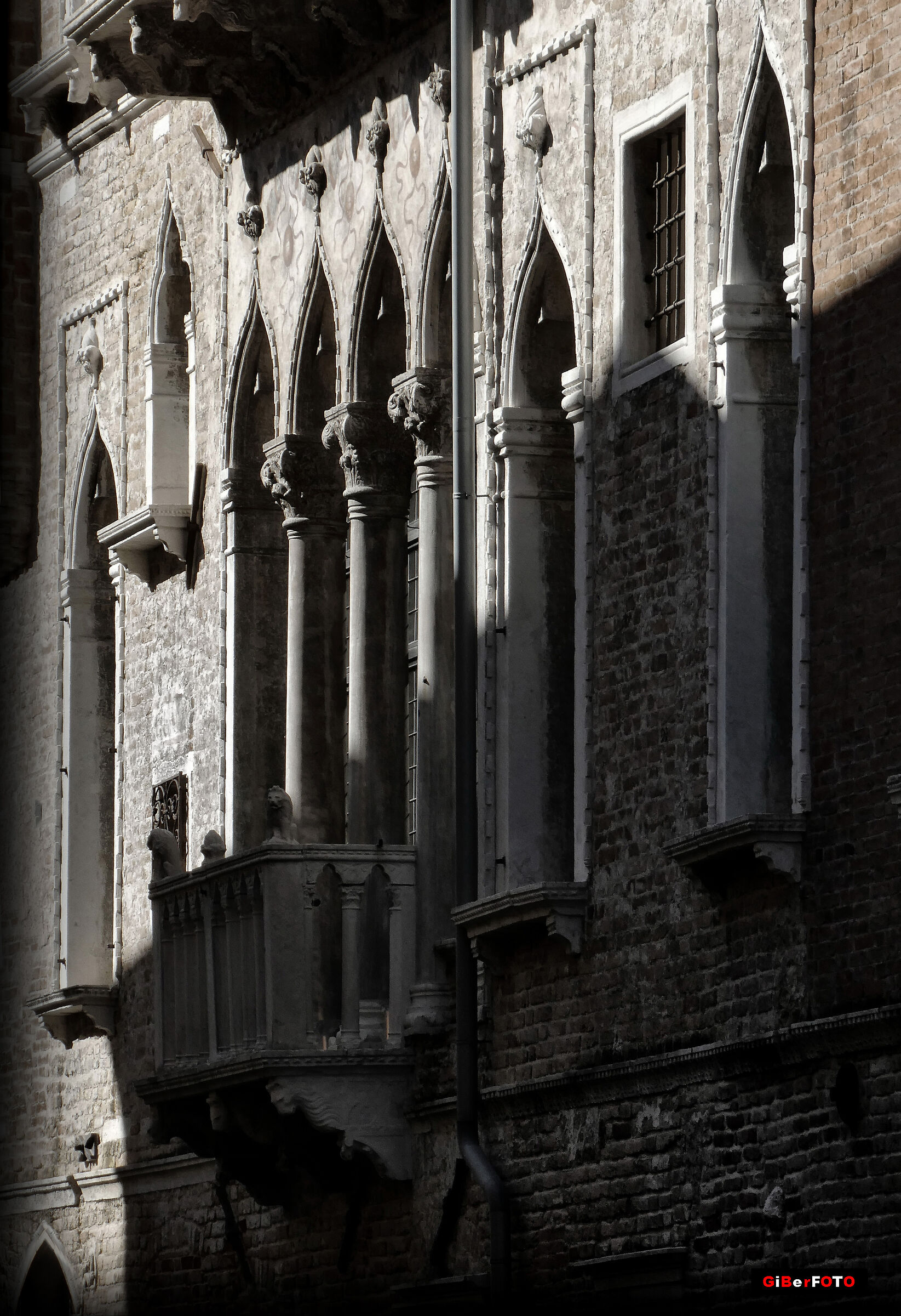 Diagonal " Gothic !"...
